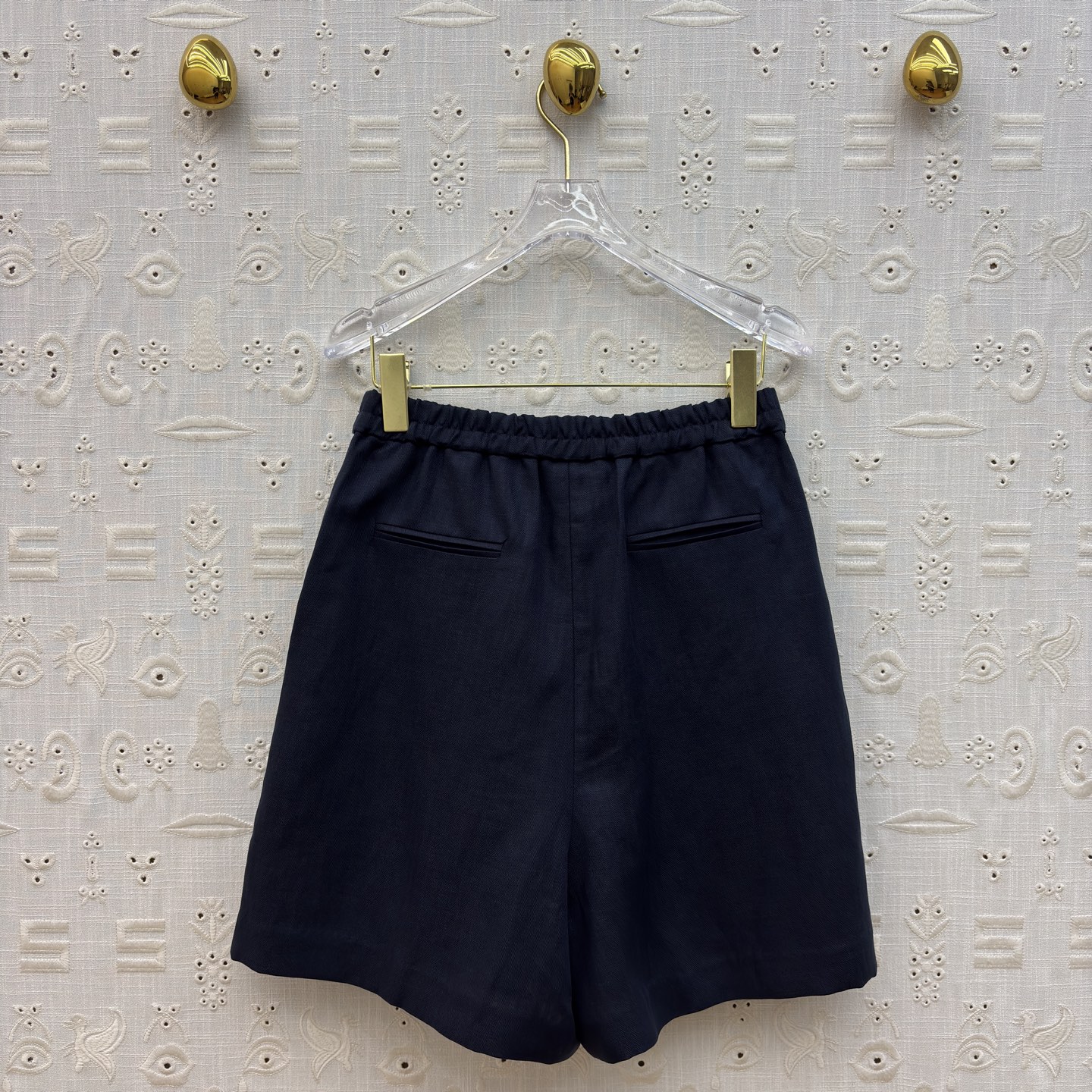 Sch亚麻马甲短裤套装 利落V领马甲搭配高腰花苞短裤 藏肉显瘦又提气场 透气亚麻质感自带松弛感 通勤、约