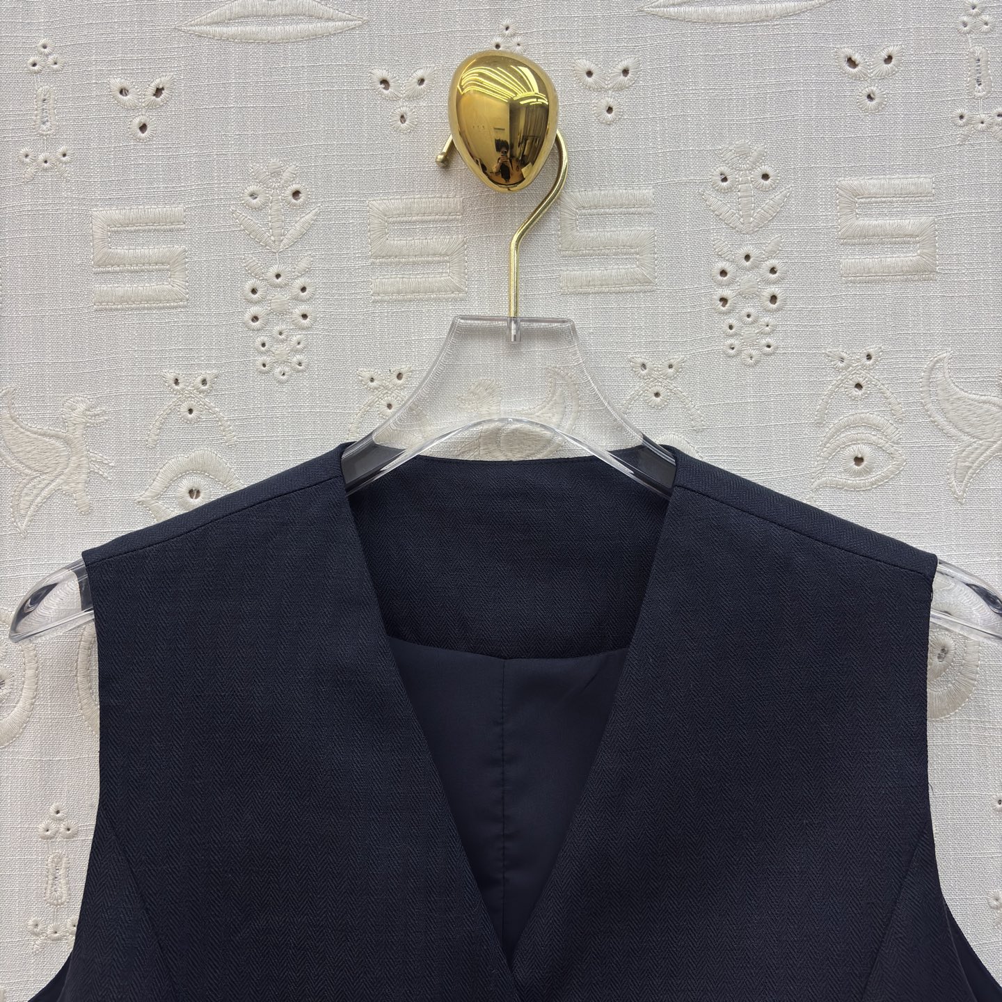 Sch亚麻马甲短裤套装 利落V领马甲搭配高腰花苞短裤 藏肉显瘦又提气场 透气亚麻质感自带松弛感 通勤、约