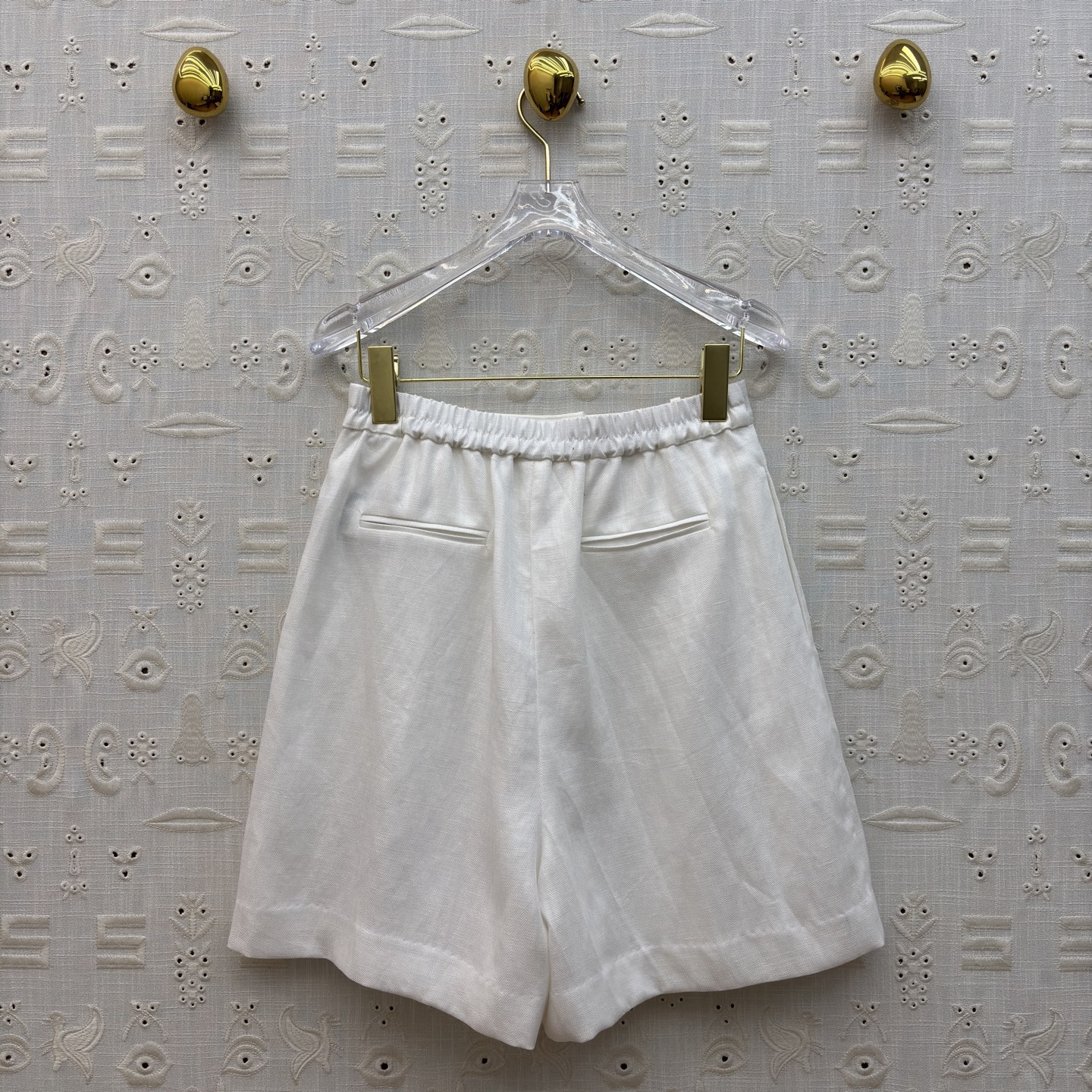 Sch亚麻马甲短裤套装 利落V领马甲搭配高腰花苞短裤 藏肉显瘦又提气场 透气亚麻质感自带松弛感 通勤、约