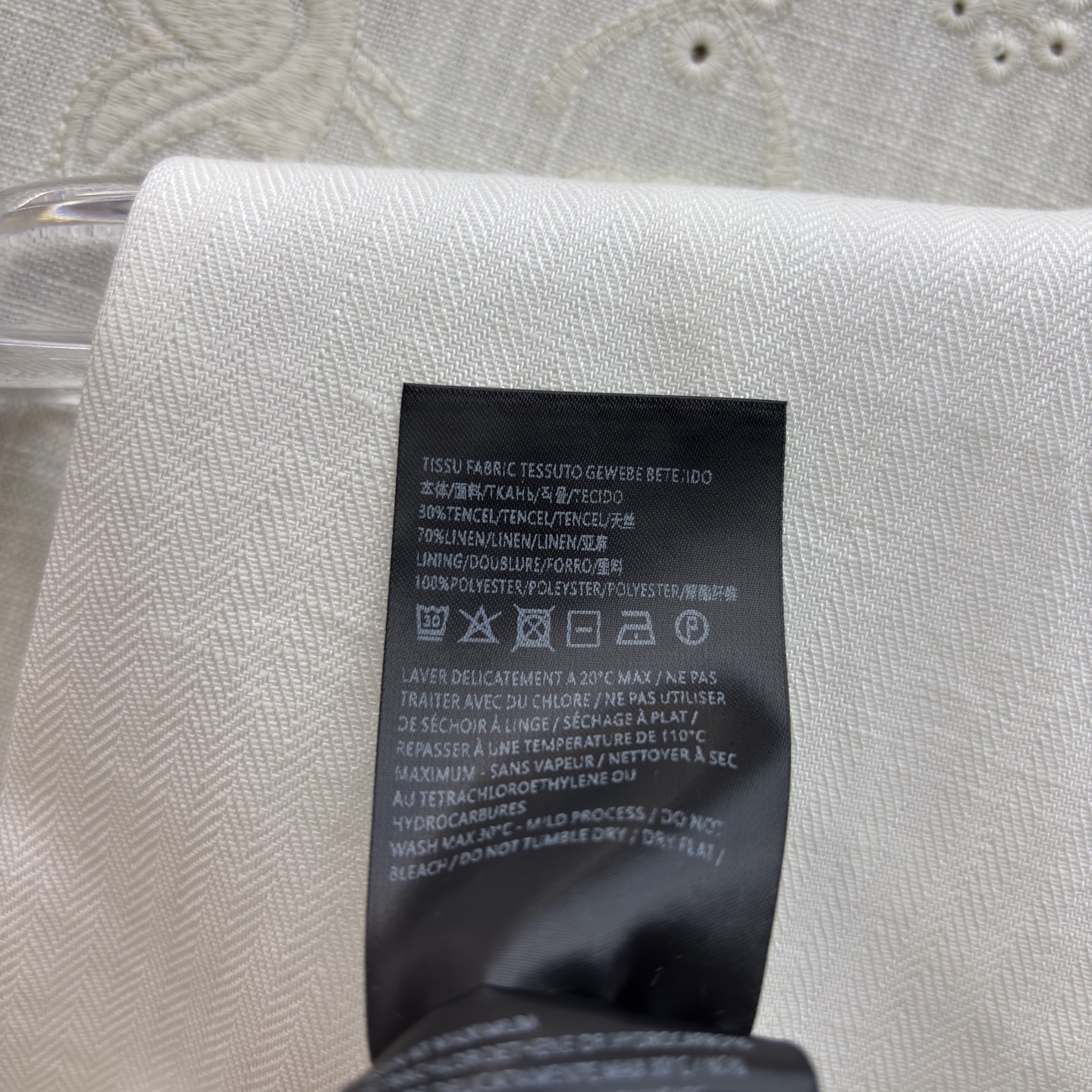 Sch亚麻马甲短裤套装 利落V领马甲搭配高腰花苞短裤 藏肉显瘦又提气场 透气亚麻质感自带松弛感 通勤、约