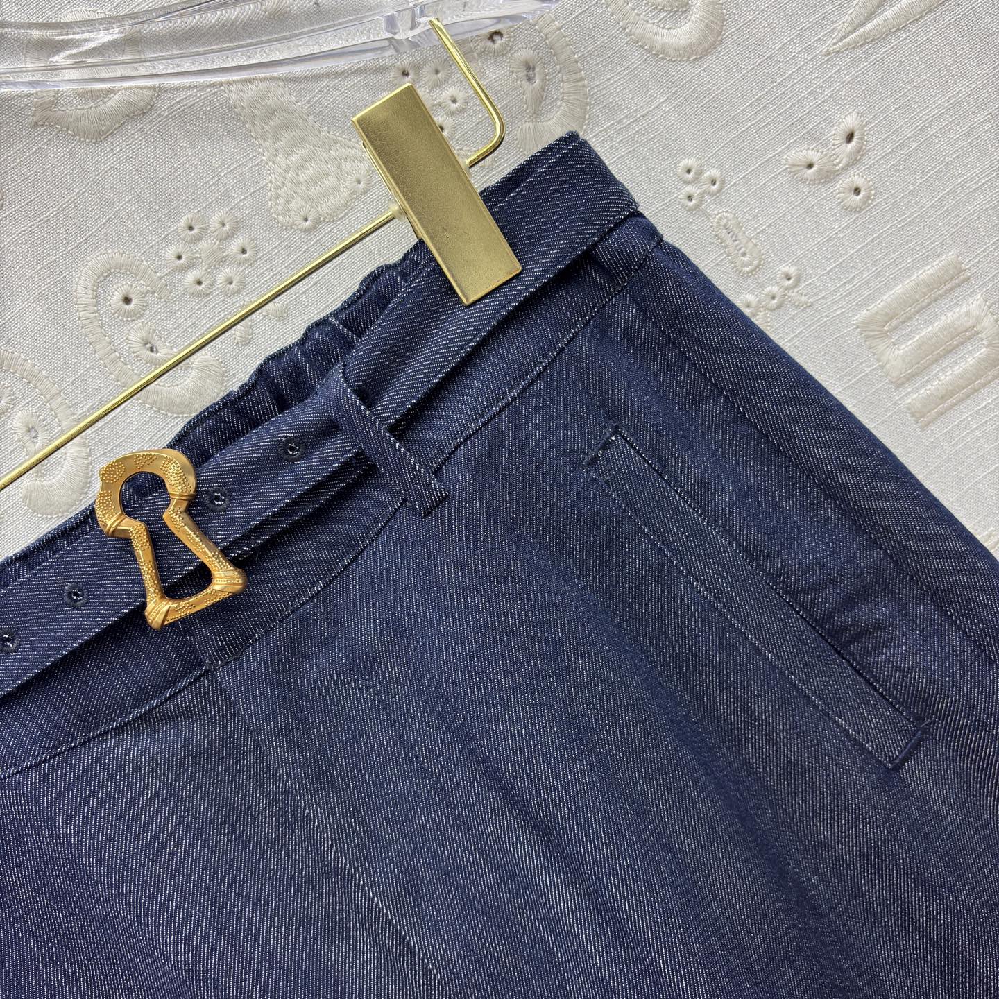 Sch 26新款极 藏青丹宁阔腿裤 把松弛感和气场焊在身上 高腰金扣+垂感剪裁 秒变三七分大长腿 垂感满