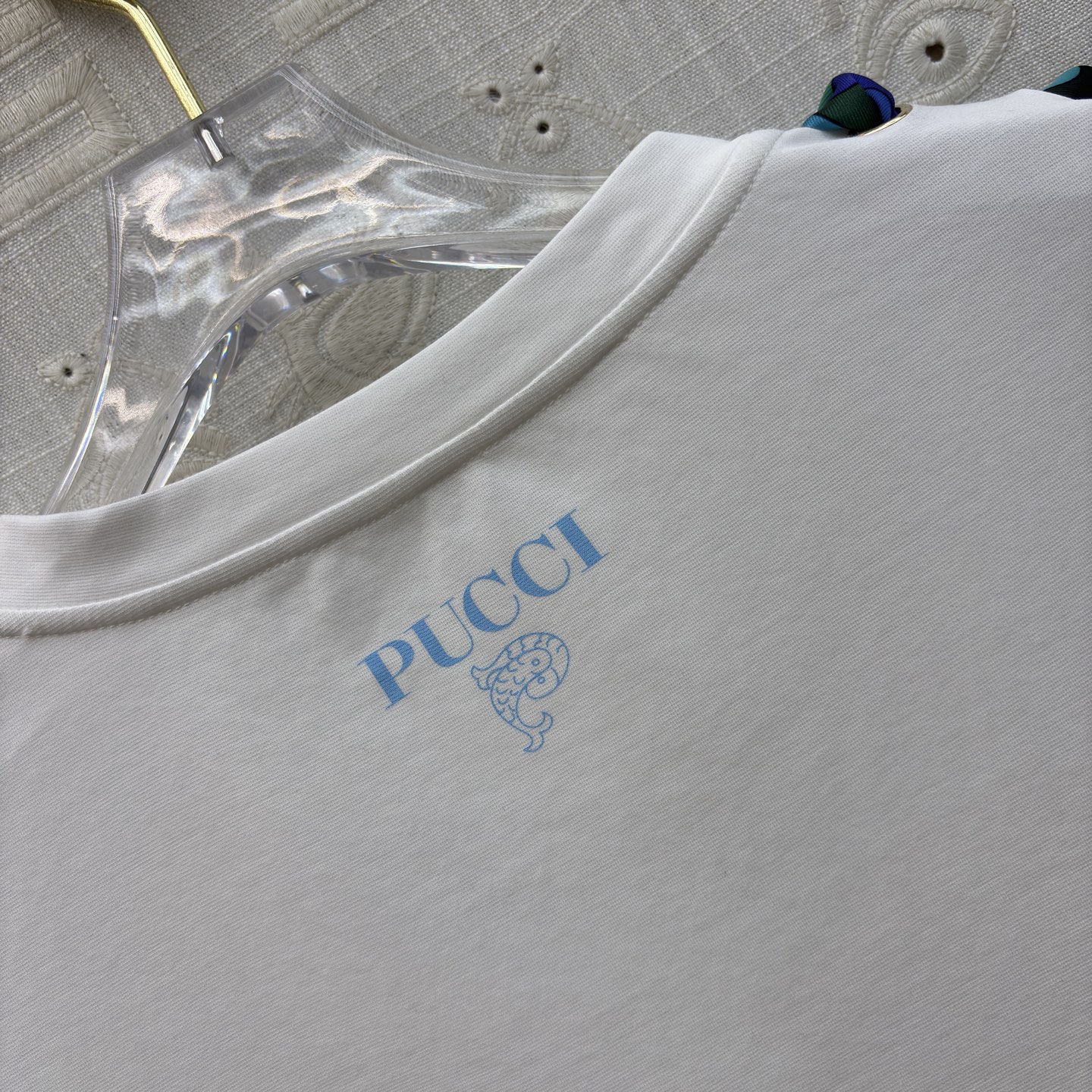 Pucci丝巾绑带T恤 简约圆领 卷边无袖设计 清爽又藏肉 通勤日常都能穿 白色清透温柔 黑款酷飒显瘦 