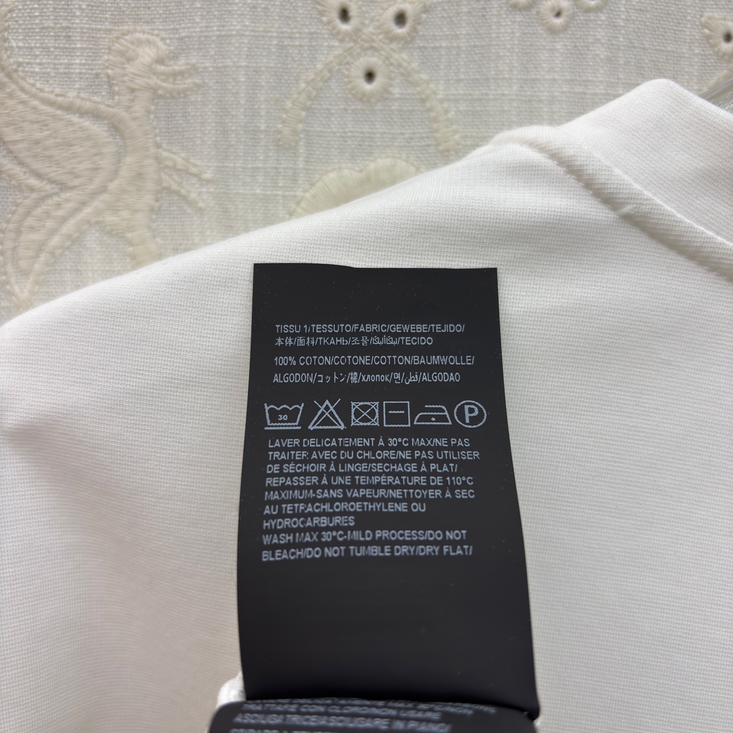 Pucci丝巾绑带T恤 简约圆领 卷边无袖设计 清爽又藏肉 通勤日常都能穿 白色清透温柔 黑款酷飒显瘦 