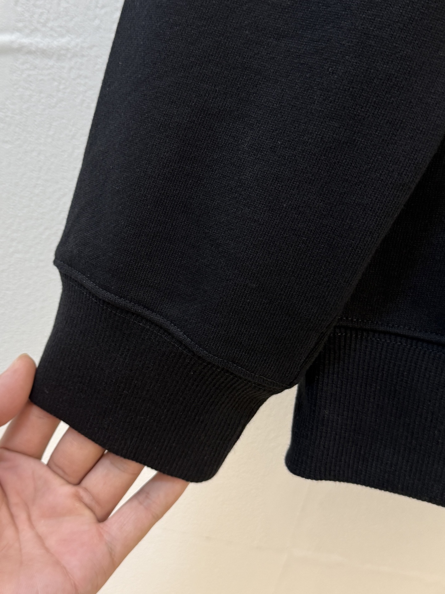 P蒙口25SS【新品】最新最顶级版本精美工艺圆领卫衣，最顶级的品质专柜原单套头衫，顶级制作工艺进口面料，