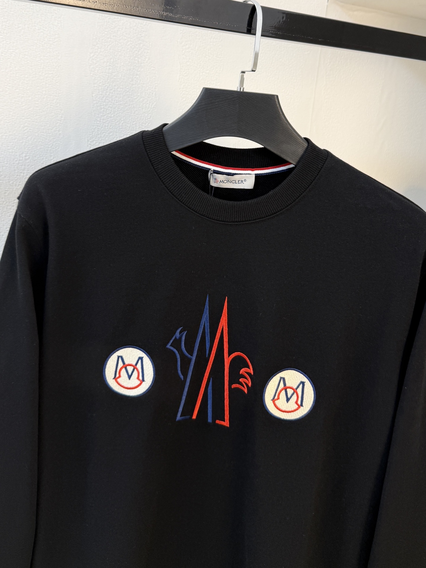 P蒙口25SS【新品】最新最顶级版本精美工艺圆领卫衣，最顶级的品质专柜原单套头衫，顶级制作工艺进口面料，