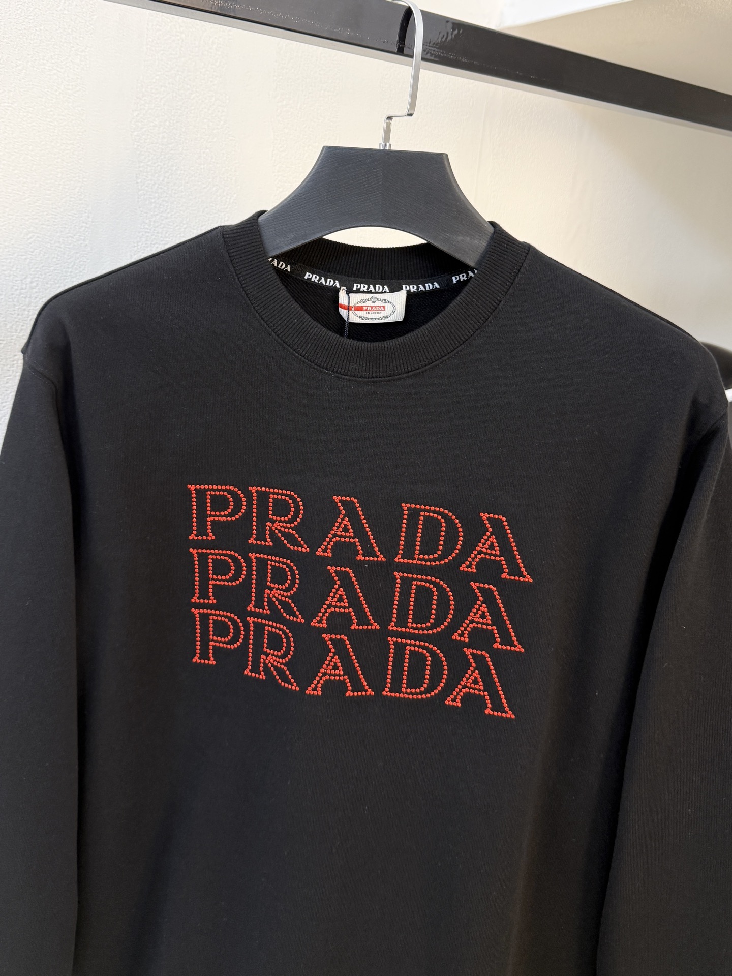 P普拉达25SS【新品】最新最顶级版本精美工艺圆领卫衣，最顶级的品质专柜原单套头衫，顶级制作工艺进口面料