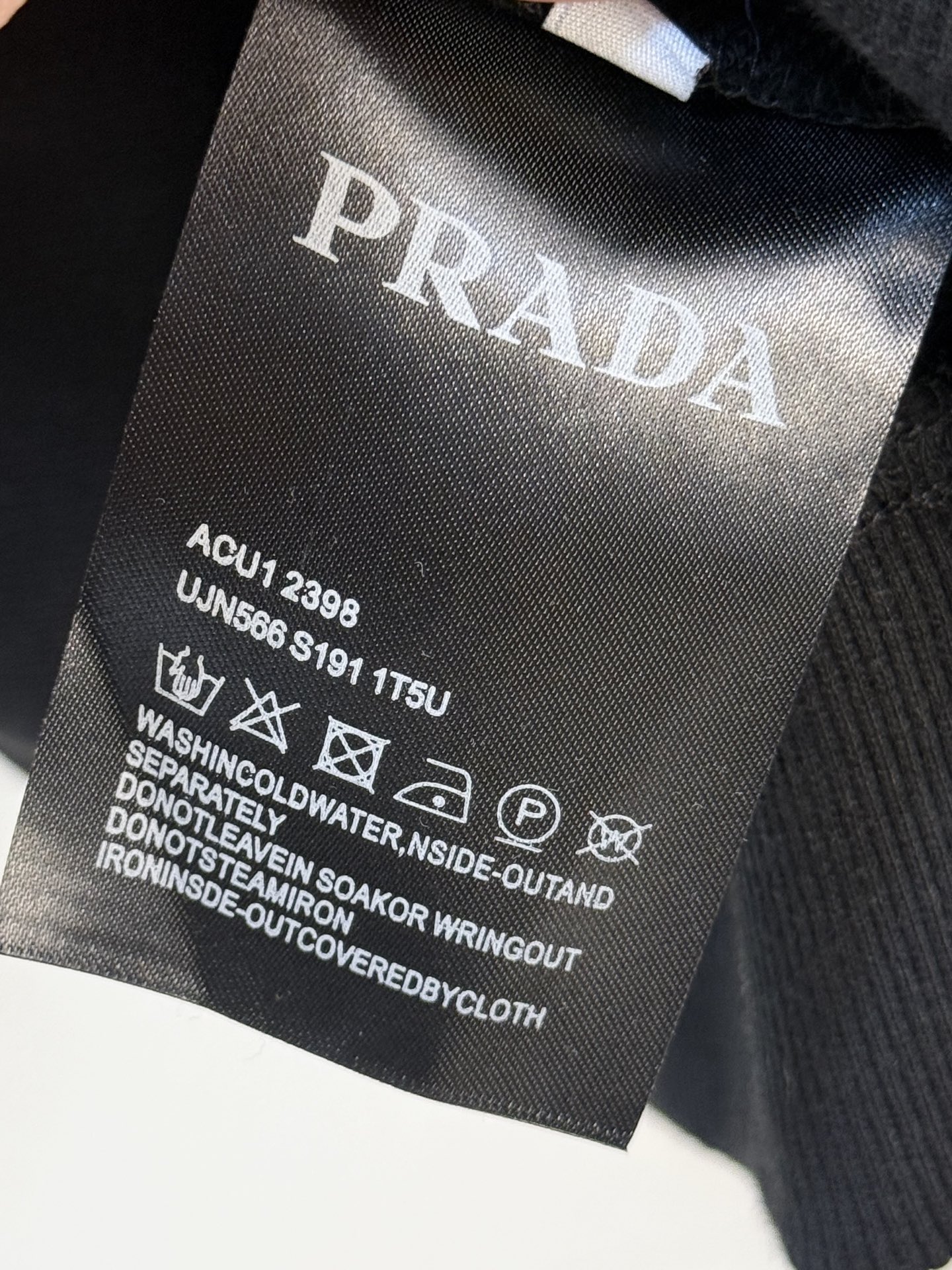 P普拉达25SS【新品】最新最顶级版本精美工艺圆领卫衣，最顶级的品质专柜原单套头衫，顶级制作工艺进口面料