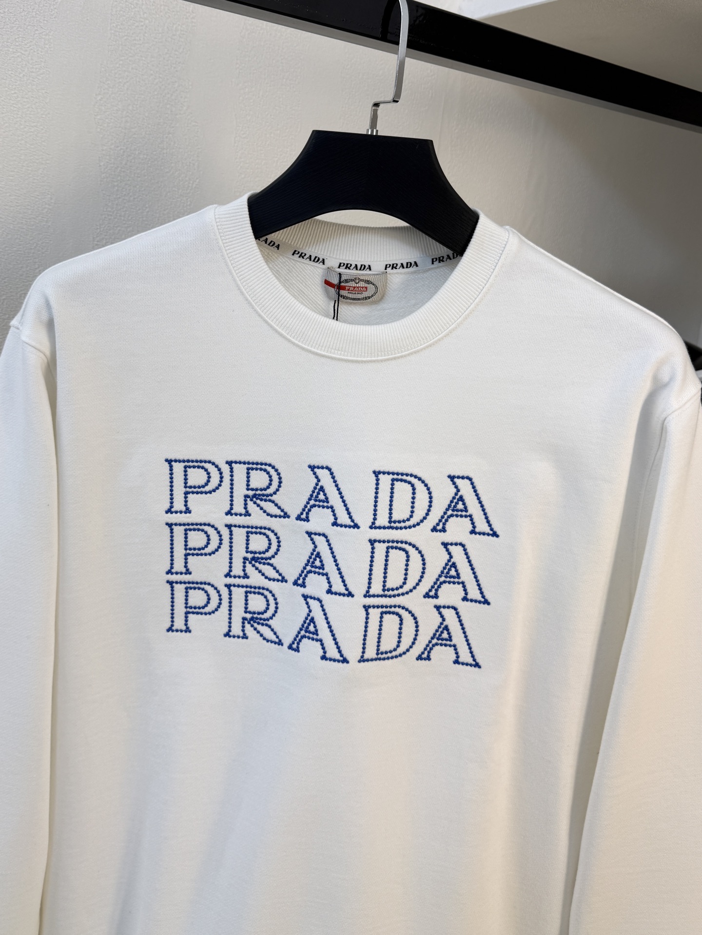 P普拉达25SS【新品】最新最顶级版本精美工艺圆领卫衣，最顶级的品质专柜原单套头衫，顶级制作工艺进口面料