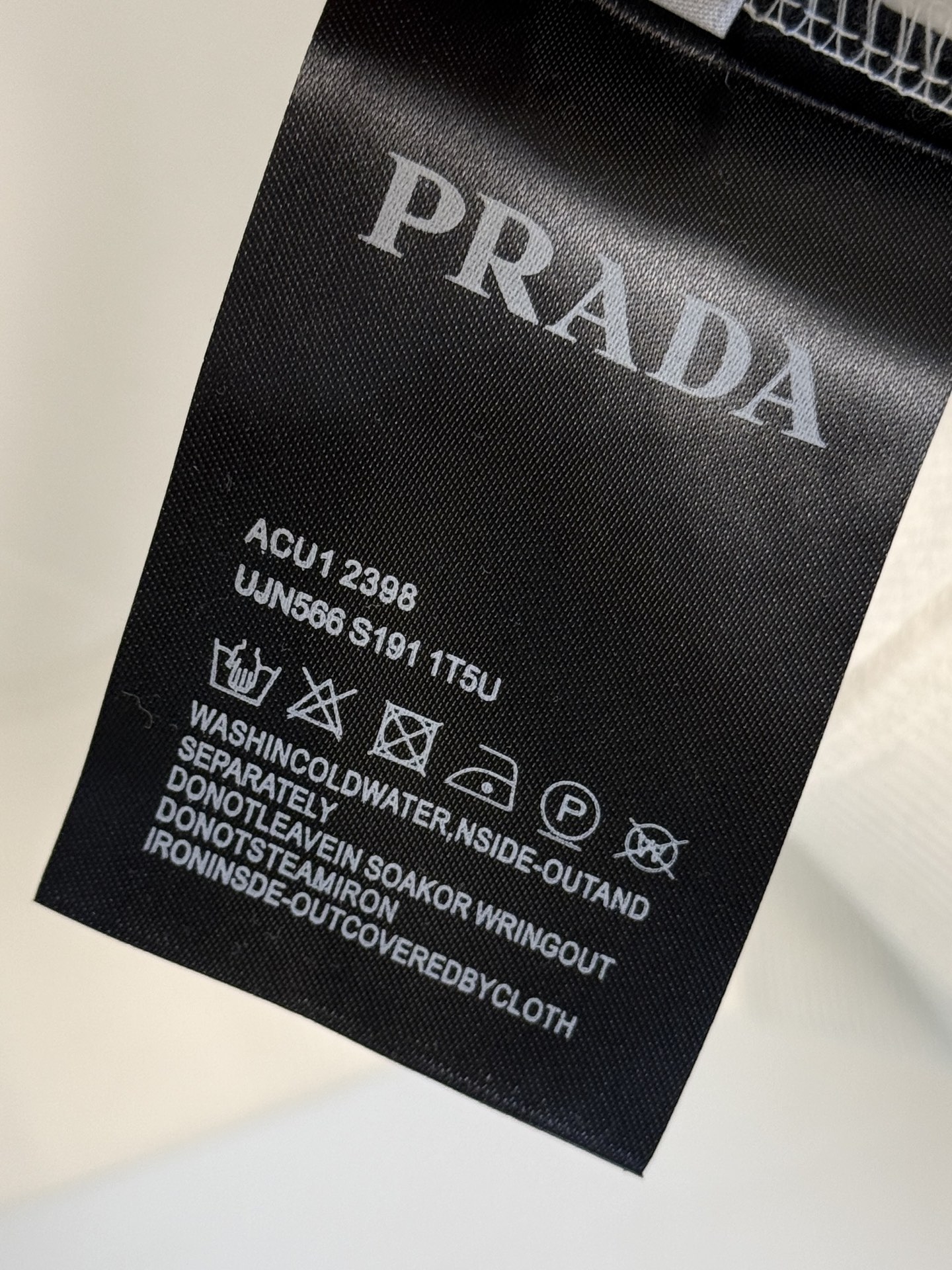 P普拉达25SS【新品】最新最顶级版本精美工艺圆领卫衣，最顶级的品质专柜原单套头衫，顶级制作工艺进口面料