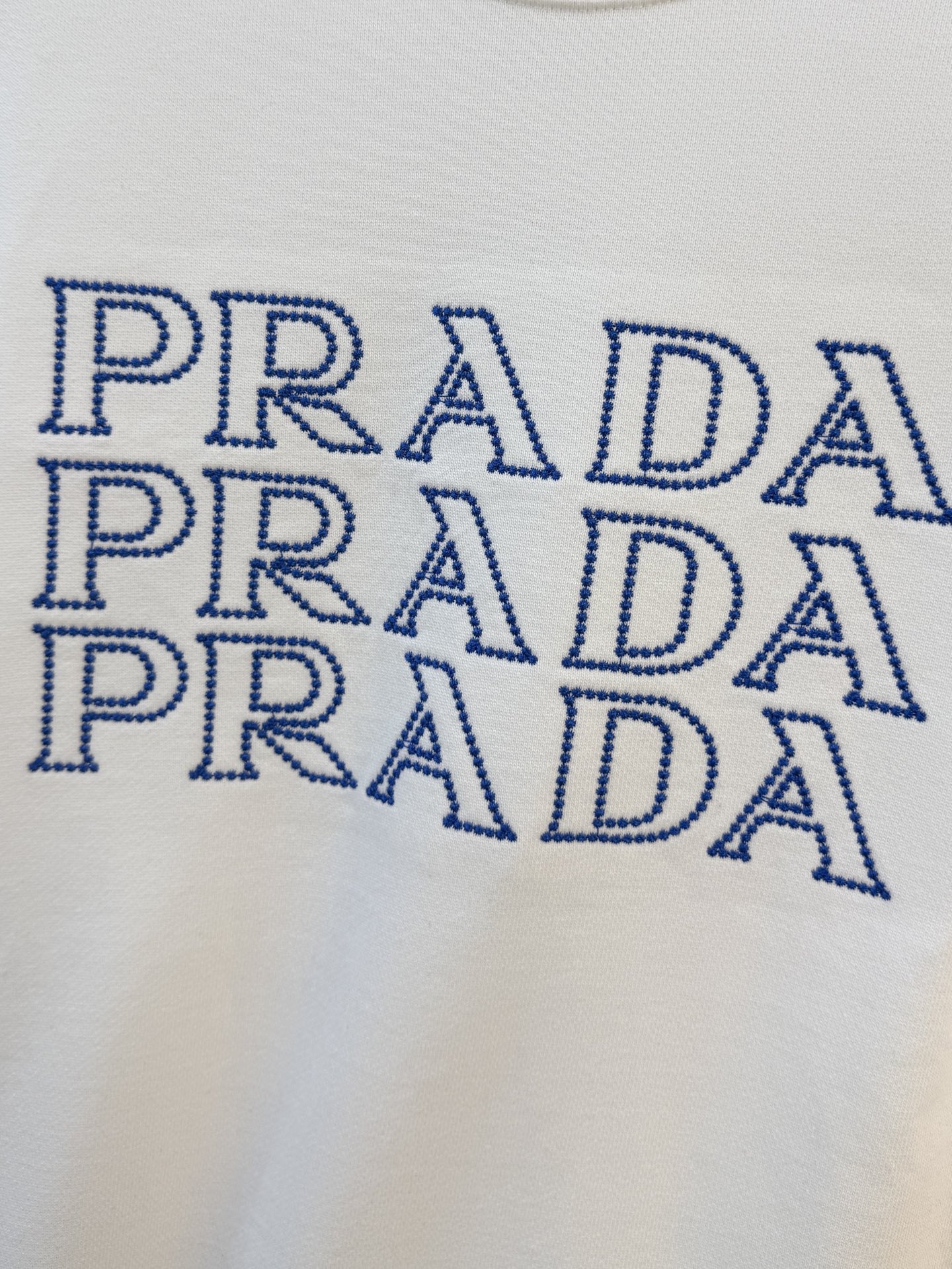 P普拉达25SS【新品】最新最顶级版本精美工艺圆领卫衣，最顶级的品质专柜原单套头衫，顶级制作工艺进口面料