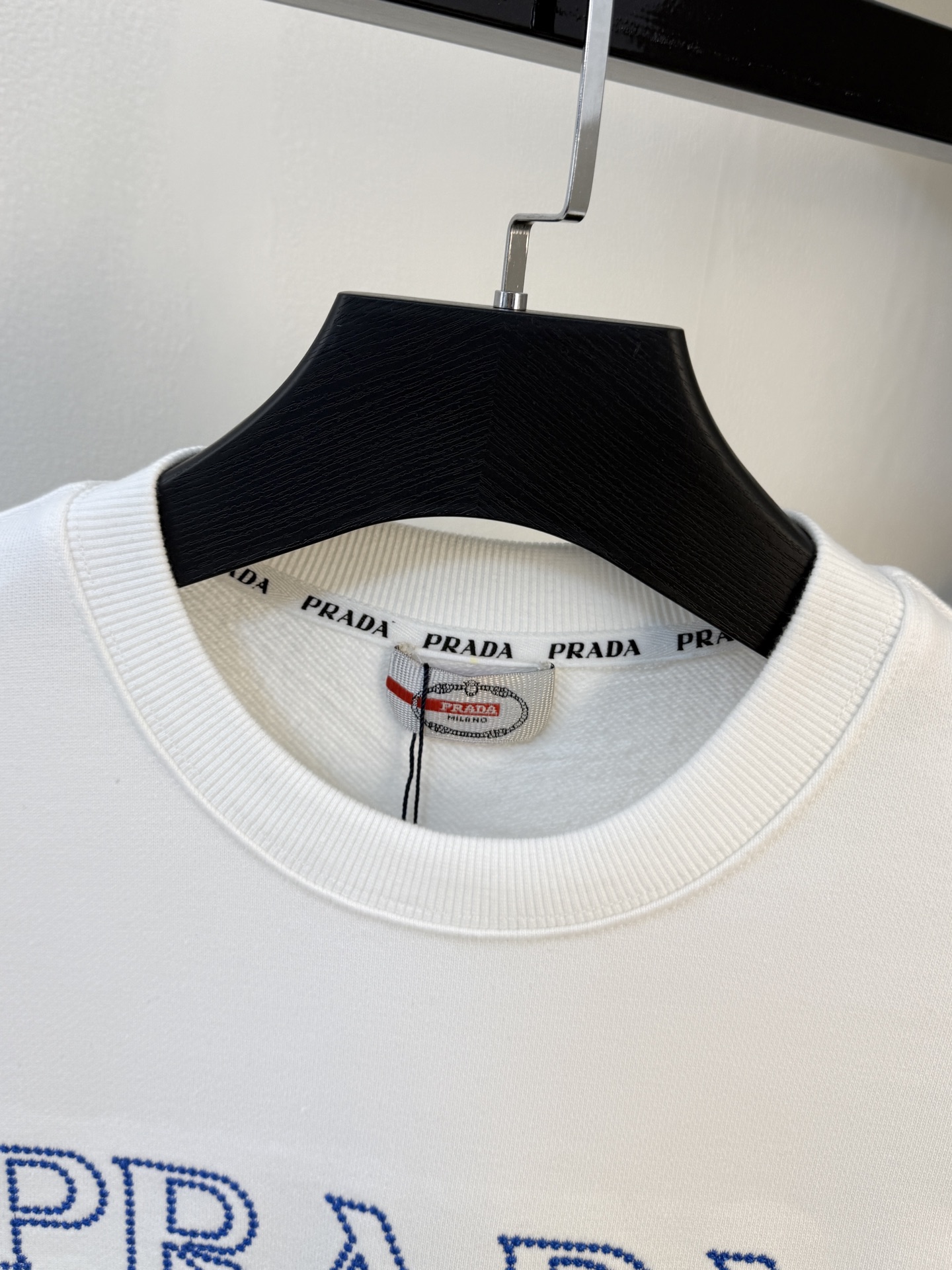 P普拉达25SS【新品】最新最顶级版本精美工艺圆领卫衣，最顶级的品质专柜原单套头衫，顶级制作工艺进口面料