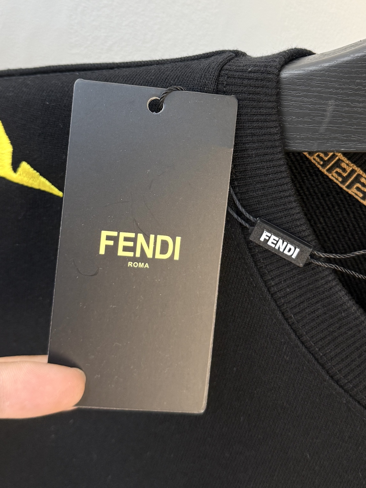 P芬迪25SS【新品】最新最顶级版本精美工艺圆领卫衣，最顶级的品质专柜原单套头衫，顶级制作工艺进口面料，