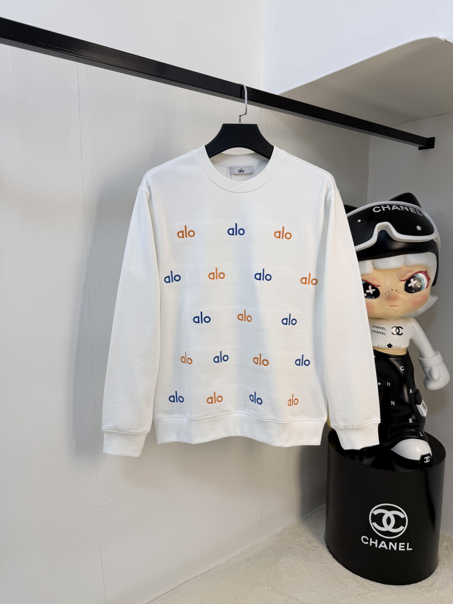 NO:549954,alo 25SS [New Product] The latest and most top version of exquisite craft round neck sweatshirt, the top quality counter original single pullover, the top production process imported fabric, the counter quality heavy industry embroidery design, using imported high-end customized fabric, and the imported silk thread feels first-class!  The same style as men and women are on sale on the official website!  Complete three standards, code number M-3XL, hoodie, sweatshirts, alexander wang19860909alo 25SS【新品】最新最顶级版本精美工艺圆领卫衣,最顶级的品质专柜原单套头衫,顶级制作工艺进口面料,专柜品质重工刺绣设计,采用进口高端订制面料,进口丝线手感一流！男女同款官网在售！三标齐全 码数M-3XL,,hoodie,sweatshirts,alexander wang,Men's clothing