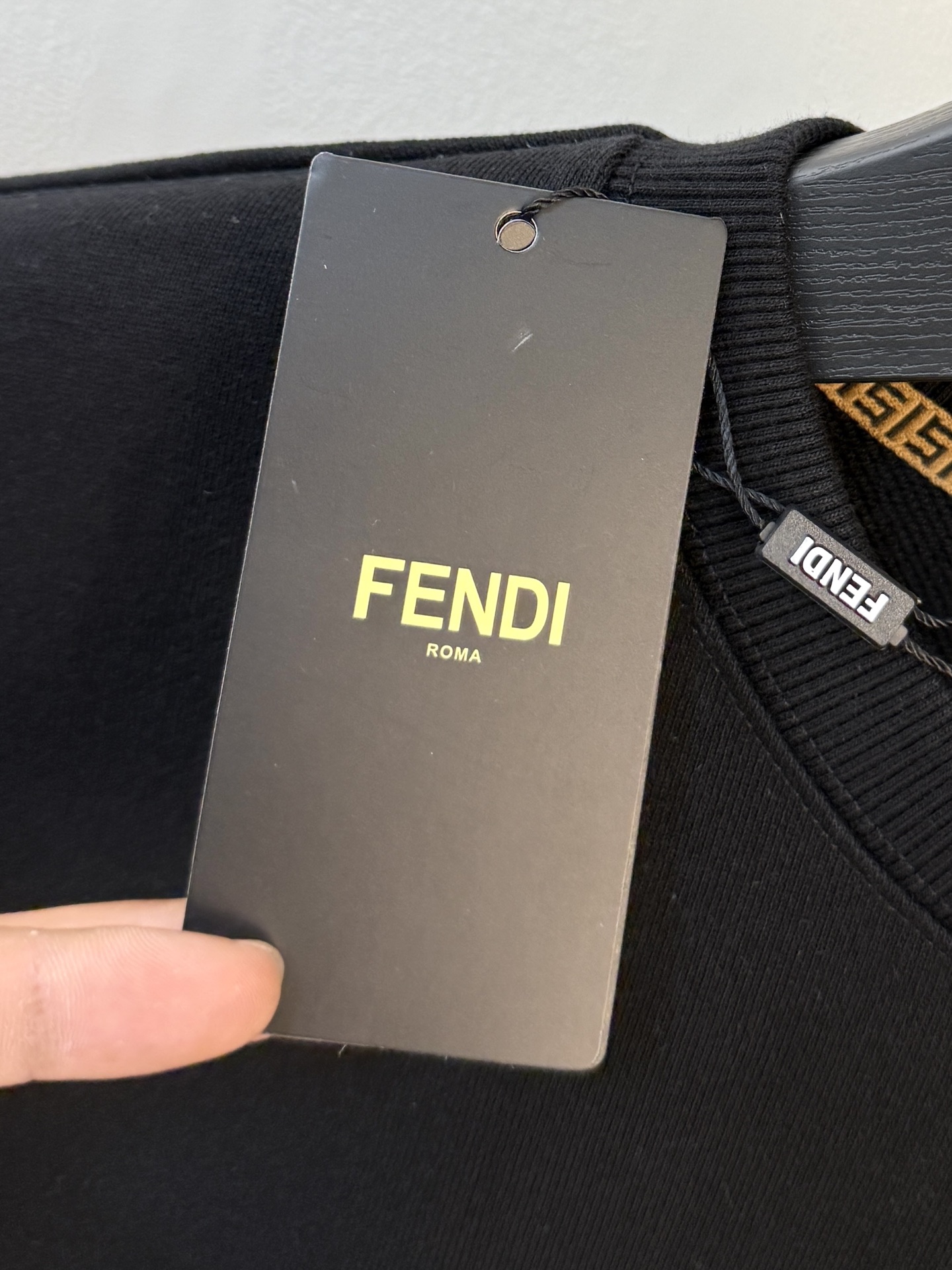 P芬迪25SS【新品】最新最顶级版本精美工艺圆领卫衣，最顶级的品质专柜原单套头衫，顶级制作工艺进口面料，