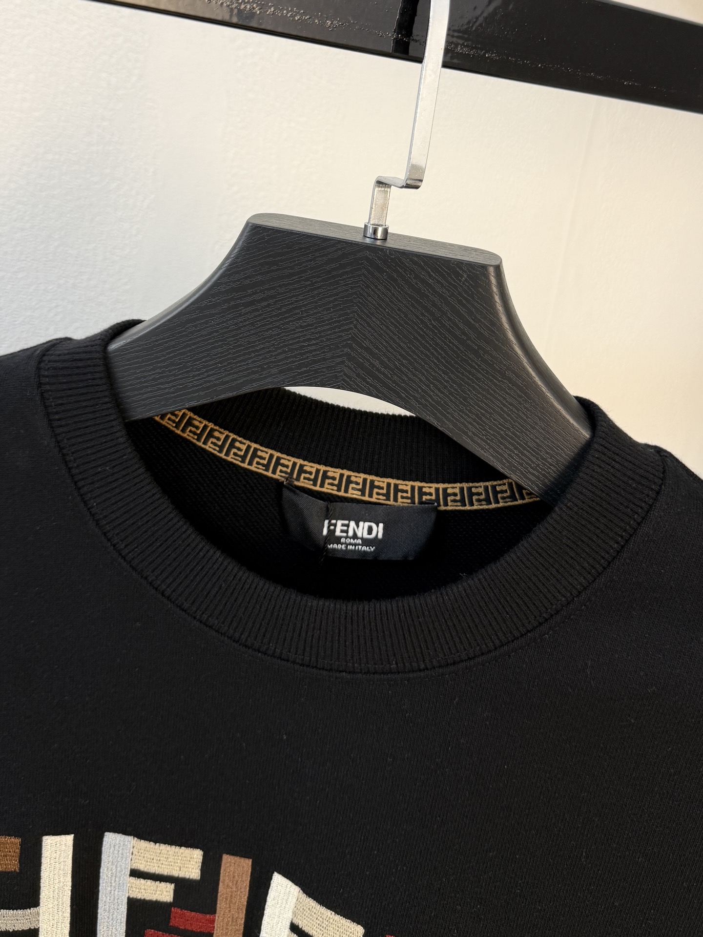 P芬迪25SS【新品】最新最顶级版本精美工艺圆领卫衣，最顶级的品质专柜原单套头衫，顶级制作工艺进口面料，