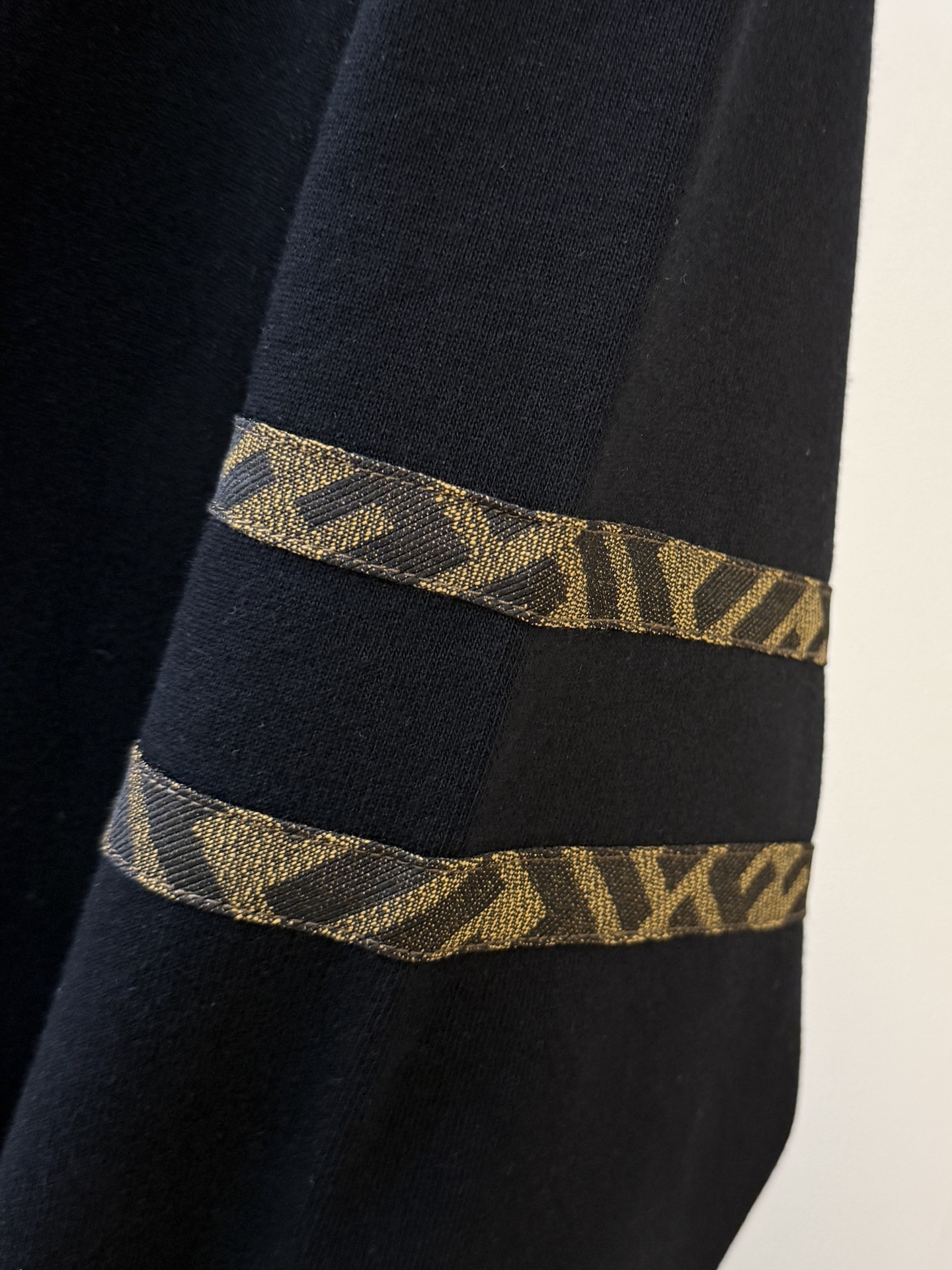 P芬迪25SS【新品】最新最顶级版本精美工艺圆领卫衣，最顶级的品质专柜原单套头衫，顶级制作工艺进口面料，