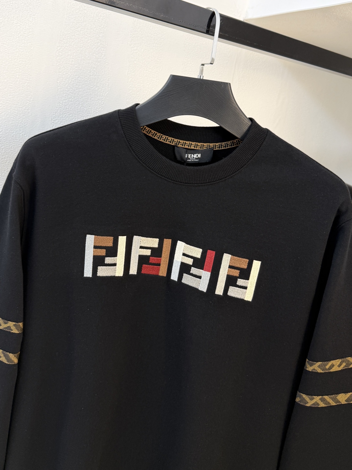 P芬迪25SS【新品】最新最顶级版本精美工艺圆领卫衣，最顶级的品质专柜原单套头衫，顶级制作工艺进口面料，