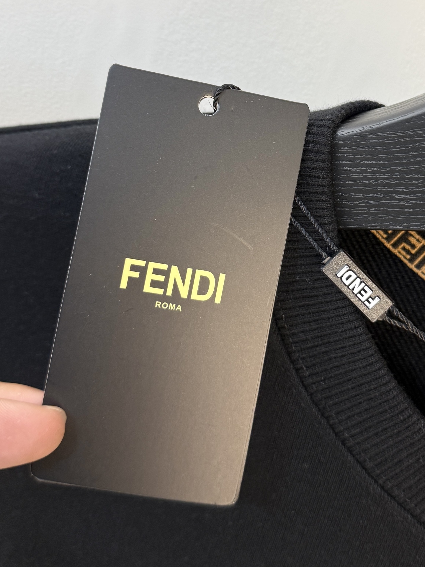 P芬迪25SS【新品】最新最顶级版本精美工艺圆领卫衣，最顶级的品质专柜原单套头衫，顶级制作工艺进口面料，