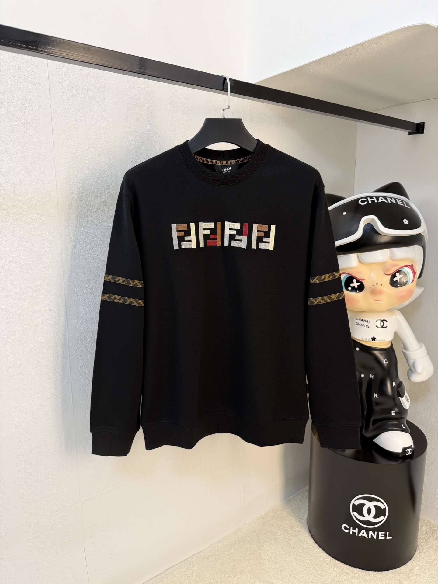 P芬迪25SS【新品】最新最顶级版本精美工艺圆领卫衣，最顶级的品质专柜原单套头衫，顶级制作工艺进口面料，