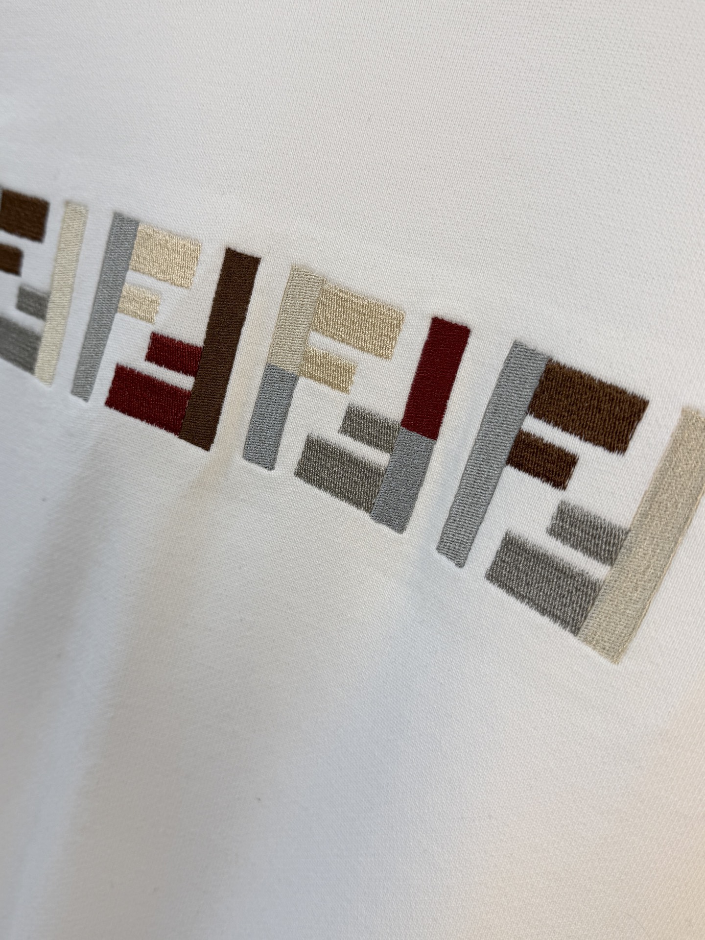 P芬迪25SS【新品】最新最顶级版本精美工艺圆领卫衣，最顶级的品质专柜原单套头衫，顶级制作工艺进口面料，