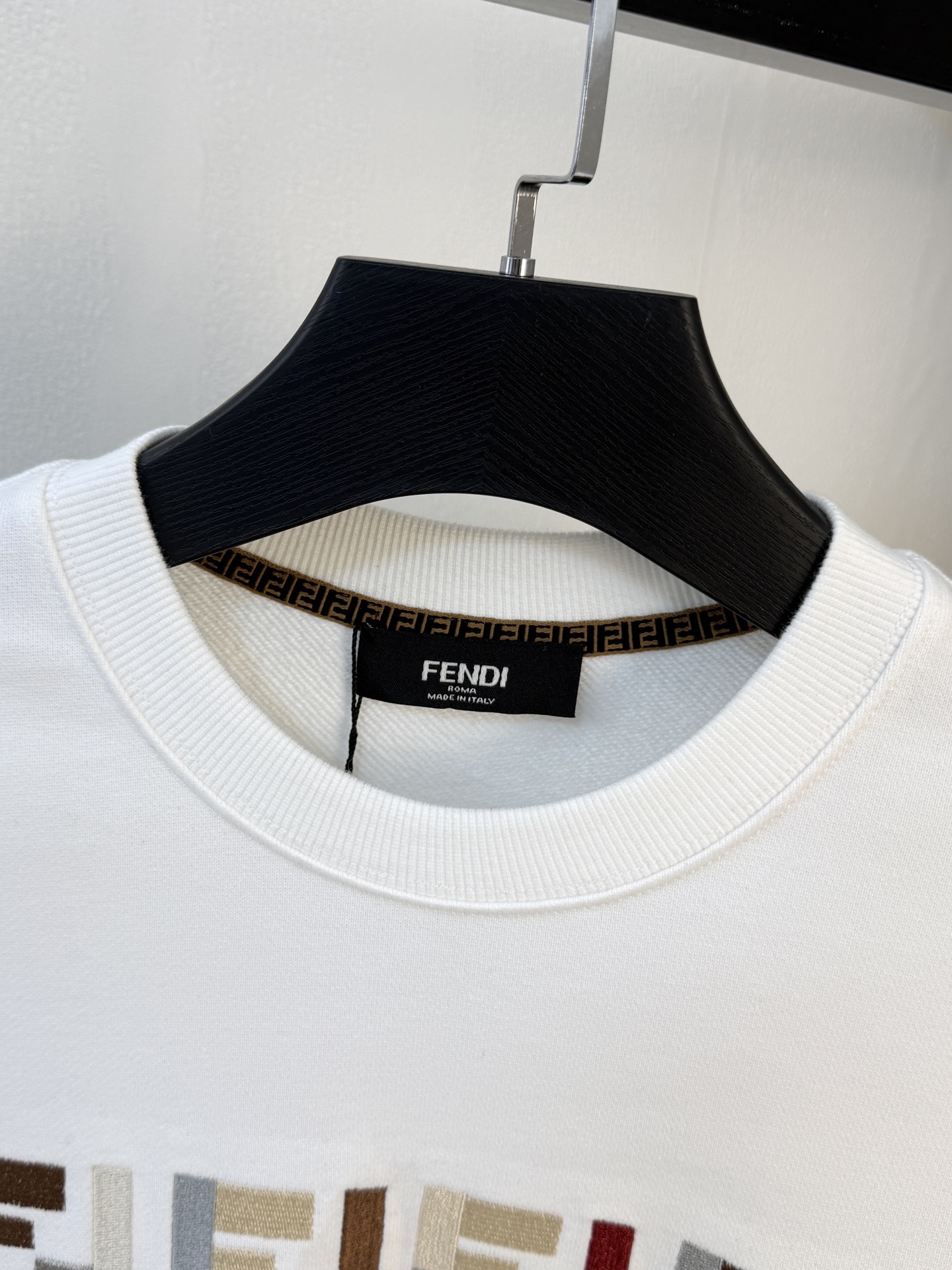 P芬迪25SS【新品】最新最顶级版本精美工艺圆领卫衣，最顶级的品质专柜原单套头衫，顶级制作工艺进口面料，