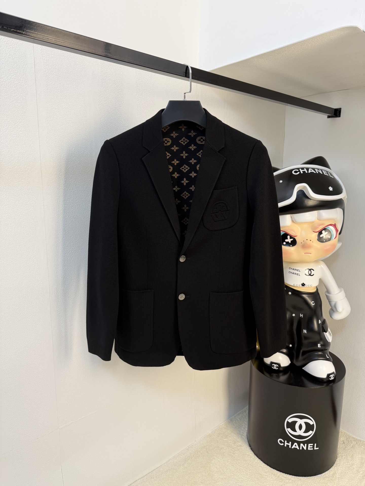 NO:567187,LV 2025ss Autumn and Winter [New Products] Newly released Louis Vuitton blazers, autumn hot blazers, and classic logo singlets on the chest. Wearing them makes you feel comfortable and slim, lazy and casual, and combined with clean and simple colors, they are particularly attractive and suitable for daily wear ~ We are launching sports items decorated with vitality!  Sizes M-3XL, three standard complete,,louis vuitton,louis vuitton,jackets & coats,jackets & coats,business suit,alexander wang19860909LV 2025ss秋冬【新品】新款发布路易威登西装夹克外套,秋季爆款西装夹克外套,胸前经典logo单西,穿上就是舒适自在又显瘦的存在,慵懒而随性,结合干净简单的色系就特别耐看,适合日常穿着~倾情推出缀饰活力的运动单品！尺码M-3XL 三标齐全,,louis vuitton,louis vuitton,jackets & coats,jackets & coats,business suit,alexander wang,Men's clothing