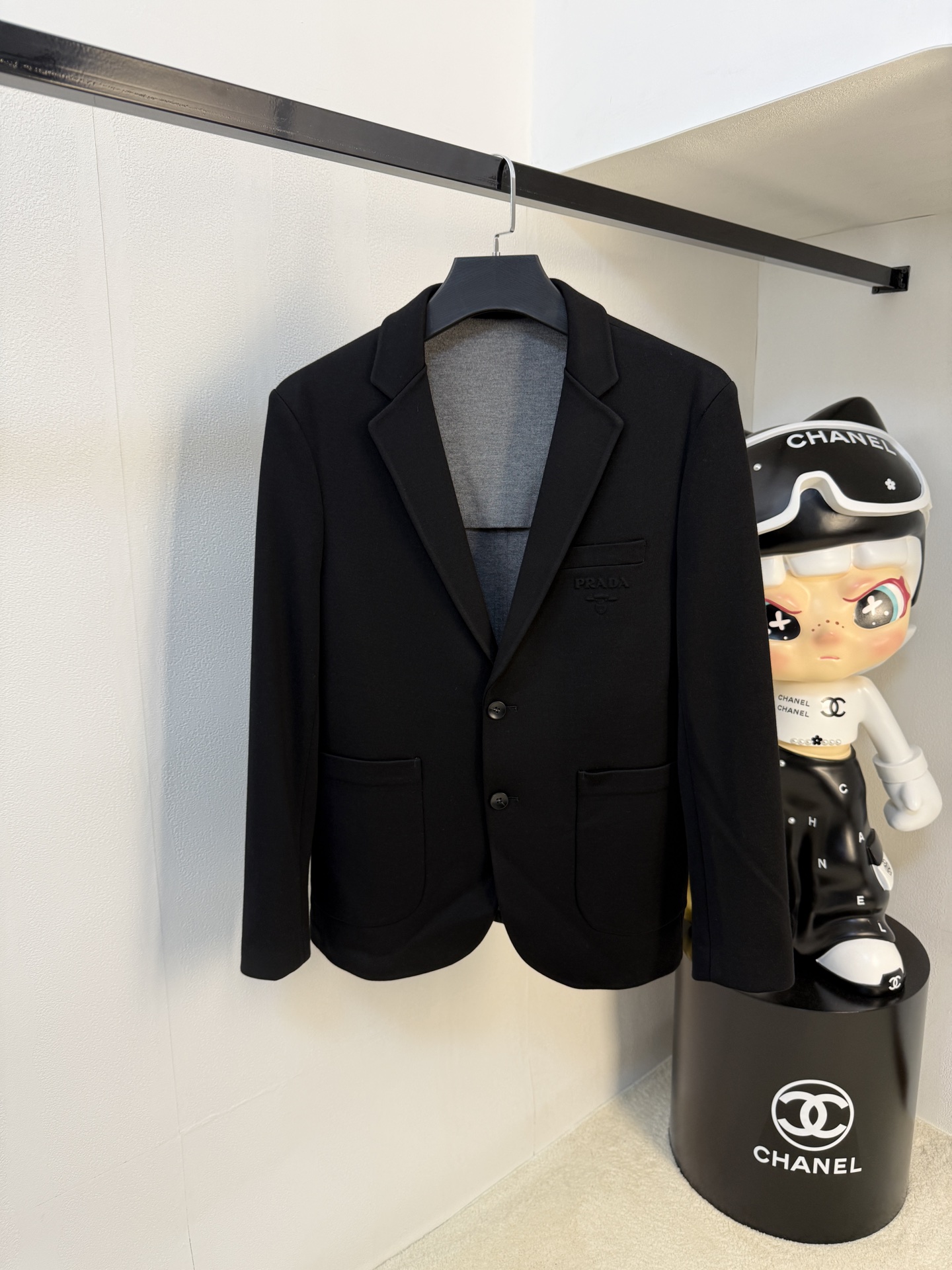 NO:567197,Prada ss autumn and winter [new product] new release of Louis Vuitton blazer jacket, autumn hot blazer jacket, classic logo singlet on the chest, wearing it makes you feel comfortable and slim, lazy and casual, combined with clean and simple colors, it is particularly eye-catching, suitable for daily wear~ We are launching sports items decorated with vitality!  Sizes M-3XL, three standard complete,,louis vuitton,prada,jackets & coats,jackets & coats,business suit,alexander wang19860909普拉达ss秋冬【新品】新款发布路易威登西装夹克外套,秋季爆款西装夹克外套,胸前经典logo单西,穿上就是舒适自在又显瘦的存在,慵懒而随性,结合干净简单的色系就特别耐看,适合日常穿着~倾情推出缀饰活力的运动单品！尺码M-3XL 三标齐全,,louis vuitton,prada,jackets & coats,jackets & coats,business suit,alexander wang,Men's clothing