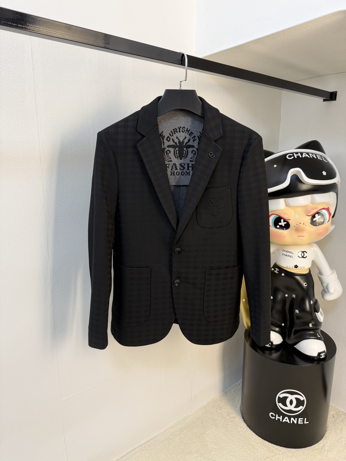 NO:567202,Dior ss autumn and winter [new products] newly released Louis Vuitton blazer jackets, autumn popular blazer jackets, and classic logo singlets on the chest. Wearing it makes you feel comfortable and slim, lazy and casual, combined with clean and simple colors, it is particularly eye-catching and suitable for daily wear ~ We are launching sports items decorated with vitality!  Sizes M-3XL, complete with three standards, dior, louis vuitton, jackets & coats, jackets & coats, business suit, alexander wang19860909迪奥ss秋冬【新品】新款发布路易威登西装夹克外套,秋季爆款西装夹克外套,胸前经典logo单西,穿上就是舒适自在又显瘦的存在,慵懒而随性,结合干净简单的色系就特别耐看,适合日常穿着~倾情推出缀饰活力的运动单品！尺码M-3XL 三标齐全,,dior,louis vuitton,jackets & coats,jackets & coats,business suit,alexander wang,Men's clothing