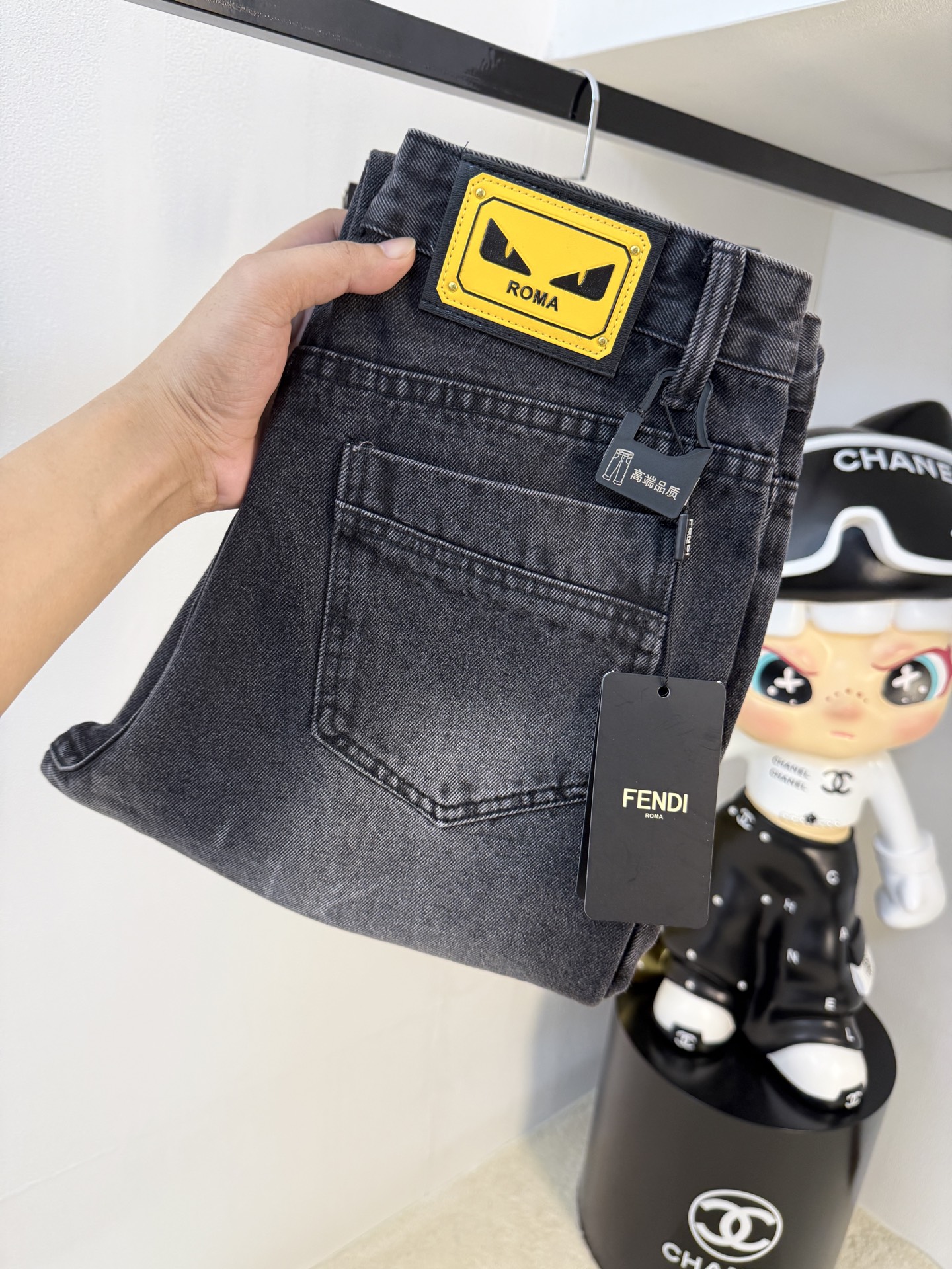 NO:569306,Fendi [New Product] High-end Exclusive Sale 25SS Four Seasons Super Burning Street Jeans Series Exclusively and Grandly Launched Original Customized High-Quality Fabric Customized Hardware Version Slim Tailoring Fabric with Elasticity Micro-Stretch Upper Body Highly Comfortable A Must-Have Item!  Counter sizes 29-38 (no 35, no 37),,fendi,jeans,alexander wang19860909芬迪【新品】高端独家发售 25SS四季款超燃炸街系列之最牛仔裤 独家隆重推出 原版定制高端品质面料 定制五金版型修身剪裁 面料带弹力 微弹上身舒适度超高 必爆单品！专柜尺码29-38（无35无37）,,fendi,jeans,alexander wang,Men's clothing