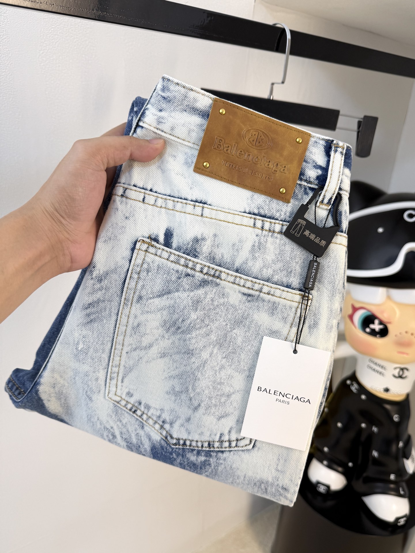 NO:569375,Balenciaga [New Product] High-end Exclusive Sale 25SS Four Seasons Super Burning Street Series Jeans Exclusively and Grandly Launched Original Customized High-Quality Fabric Customized Hardware Slim Tailoring Fabric with Elasticity Micro-Stretch Upper Body Highly Comfortable A Must-Have Product!  Counter sizes 29-38 (no 35, no 37),,balenciaga,jeans,alexander wang19860909巴黎世家【新品】高端独家发售 25SS四季款超燃炸街系列之最牛仔裤 独家隆重推出 原版定制高端品质面料 定制五金版型修身剪裁 面料带弹力 微弹上身舒适度超高 必爆单品！专柜尺码29-38（无35无37）,,balenciaga,jeans,alexander wang,Men's clothing