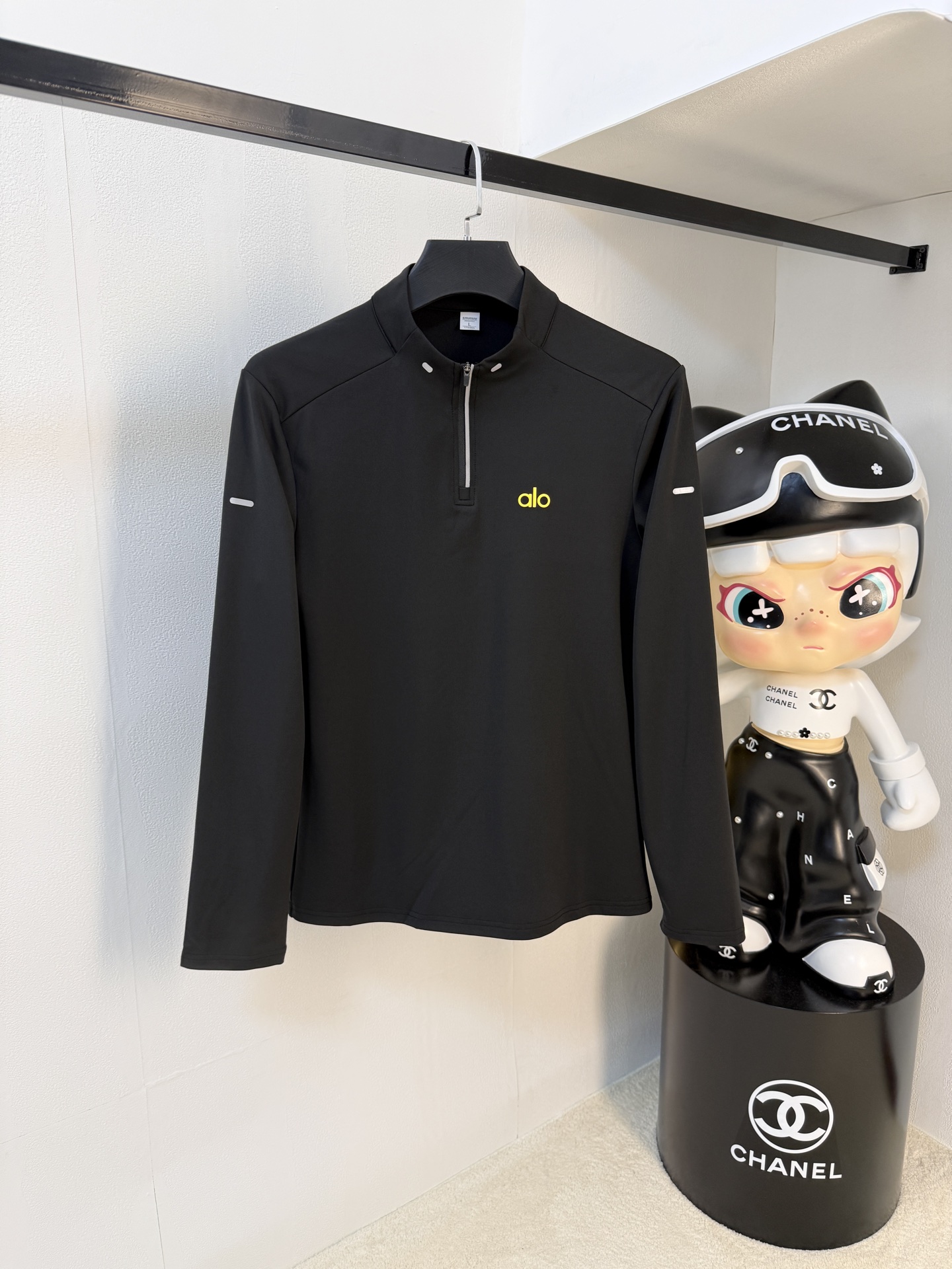 NO:571630,alo 25ss early autumn [new product] round neck bottoming shirt is a popular single-wear sweatshirt. Ultra-avant-garde design style. Delicate and comfortable. Very light and not easy to wrinkle. Multiple craftsmanship. The overall design is quite visual. The upper body is casual and stylish, with a certain degree of stiffness. It is definitely recommended for the temperament that is at the forefront of fashion. It is a must-have for urban leisure. Size M-3XL, hoodie, sweatshirts, alexander wang19860909alo 25ss早秋【新品】圆领打底衫单穿卫衣爆款 超前卫设计风格 细腻舒适 穿着非常轻便不易起皱.多重重工艺 整体的设计颇具视觉感,上身休闲有型,有一定的挺括度,绝对走在时尚最尖端的气质感推荐,都市休闲必备.码数M-3XL,,hoodie,sweatshirts,alexander wang,Men's clothing