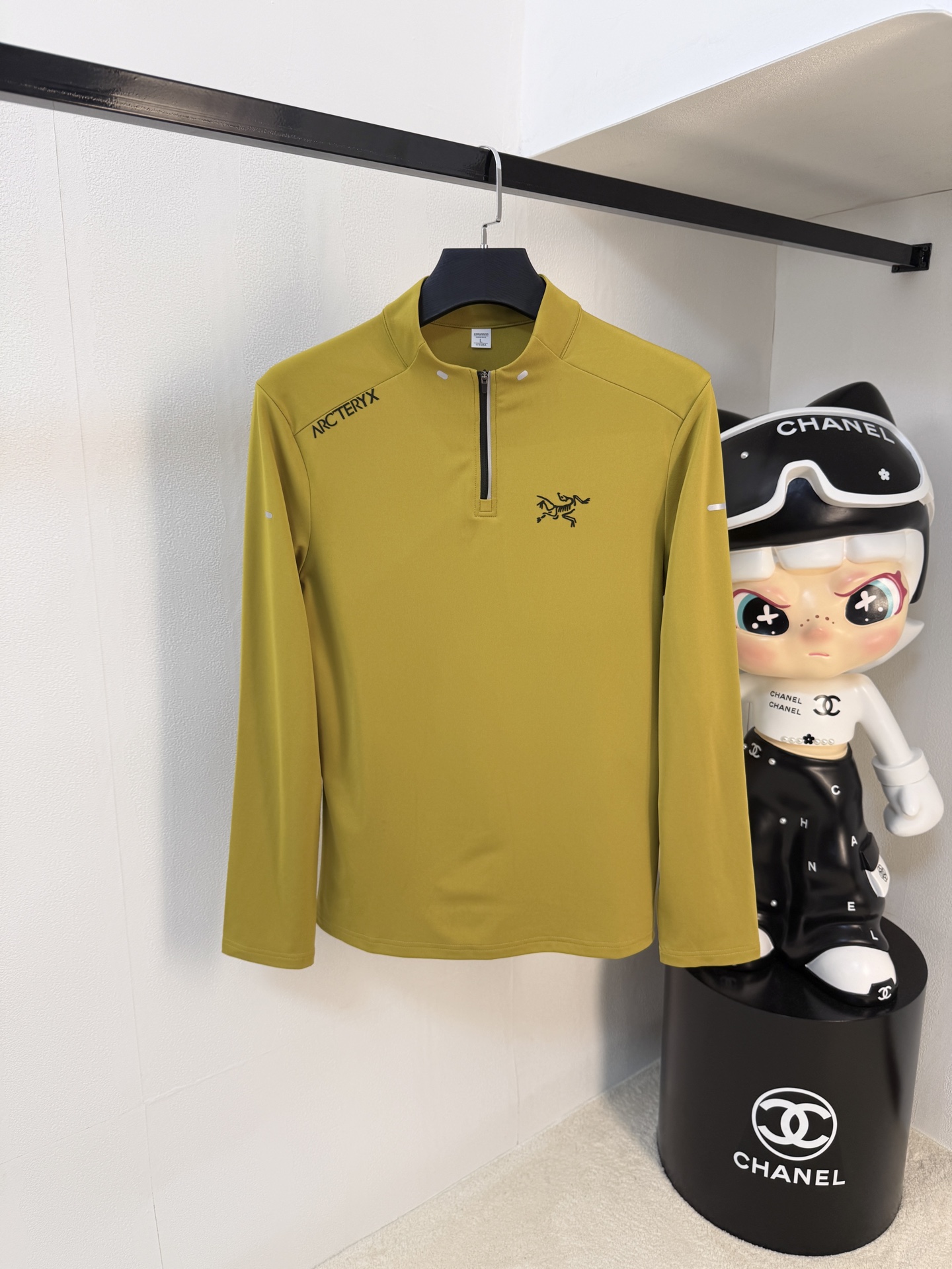 NO:571633,Arc'teryx 25ss early autumn [new product] round neck bottoming shirt is a popular single-wear sweatshirt. Ultra-avant-garde design style. Delicate and comfortable. Very light and not easy to wrinkle. Multiple craftsmanship. The overall design is quite visual. The upper body is casual and stylish, with a certain degree of stiffness. It is definitely recommended for the temperament that is at the forefront of fashion. It is a must-have for urban leisure. Size M-3XL, arc'teryx, hoodie, sweatshirts, alexander wang19860909始祖鸟25ss早秋【新品】圆领打底衫单穿卫衣爆款 超前卫设计风格 细腻舒适 穿着非常轻便不易起皱.多重重工艺 整体的设计颇具视觉感,上身休闲有型,有一定的挺括度,绝对走在时尚最尖端的气质感推荐,都市休闲必备.码数M-3XL,arc'teryx,hoodie,sweatshirts,alexander wang,Men's clothing