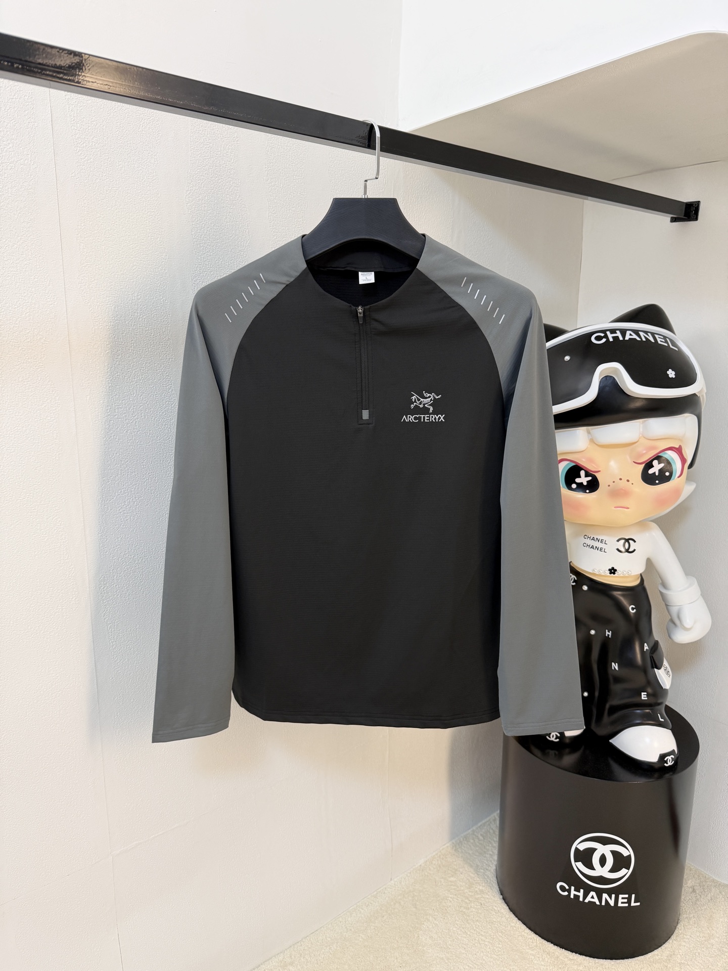 NO:571639,Arc'teryx 25ss early autumn [new product] round neck bottoming shirt is a popular single-wear sweatshirt. Ultra-avant-garde design style. Delicate and comfortable. Very light and not easy to wrinkle. Multiple craftsmanship. The overall design is quite visual. The upper body is casual and stylish, with a certain degree of stiffness. It is definitely recommended for the temperament that is at the forefront of fashion. It is a must-have for urban leisure. Size M-3XL, arc'teryx, hoodie, sweatshirts, alexander wang19860909始祖鸟25ss早秋【新品】圆领打底衫单穿卫衣爆款 超前卫设计风格 细腻舒适 穿着非常轻便不易起皱.多重重工艺 整体的设计颇具视觉感,上身休闲有型,有一定的挺括度,绝对走在时尚最尖端的气质感推荐,都市休闲必备.码数M-3XL,arc'teryx,hoodie,sweatshirts,alexander wang,Men's clothing