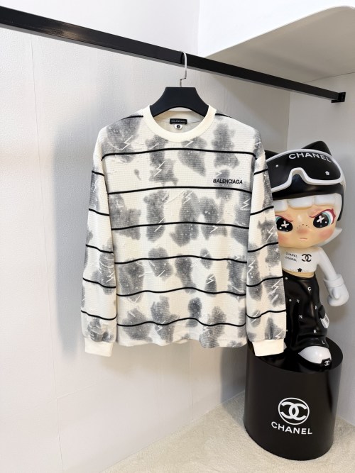Balenciaga 25SS Round Neck Sweatshirt: Premium Quality, Embroidered Design 1 Balenciaga 25SS Round Neck Sweatshirt: Premium Quality, Embroidered Design