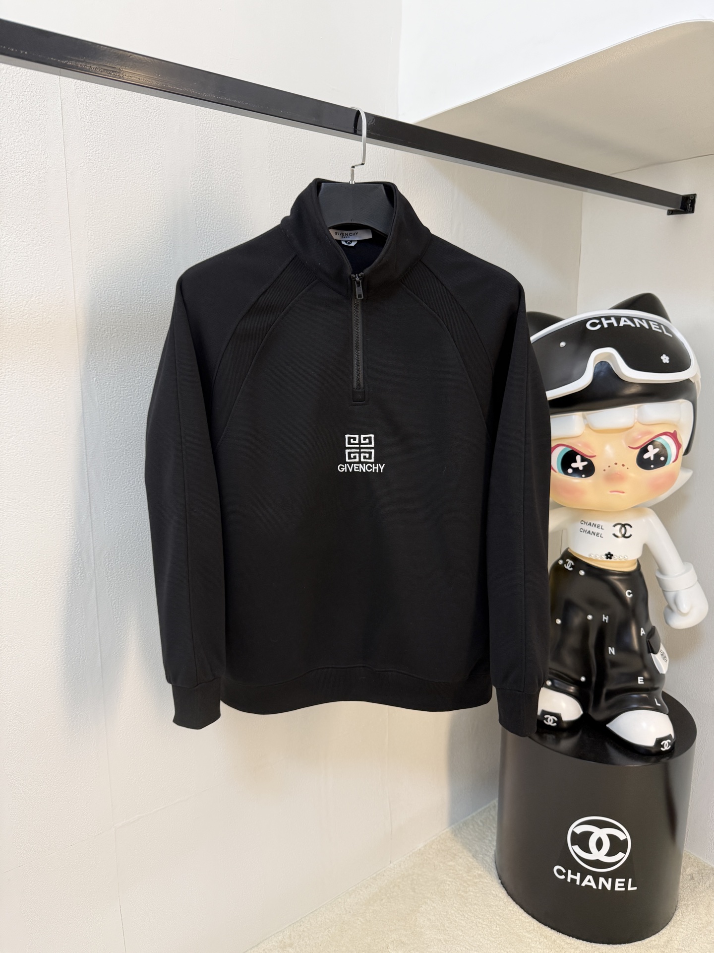 Givenchy 25SS Black Quarter-Zip Sweatshirt with Embroidered Logo