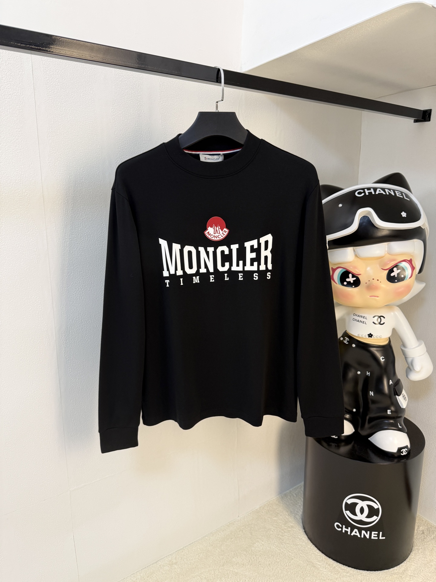 NO:573831,Meng Mou 25ss autumn [new product] new trade order round neck long-sleeved bottoming shirt!  Long-sleeved T-shirt internet celebrity style!  The upper body is comfortable and breathable, not stiff, and the whole body has a rich three-dimensional sense. It is a high-quality export order that meets the simple needs of commuters. The upper body effect is very good, slimming, and not picky about the figure. The fabric workmanship... is impeccable. Only good craftsmanship and good fabrics can make you wear a good taste. A must-have item. Size S-2XL, Moncler, tees, t-shirt, alexander wang19860909蒙口25ss秋季【新品】新款贸易订单圆领长袖打底衫！长袖T恤网红款！上身舒适透气,不僵硬,整体有着丰富的立体感,品质出口订单,满足通勤人们对于着装的简约需求,上身效果很好,显瘦,不挑剔身材.面料做工....无可挑剔,好工艺好面料才能穿出好品味一款,人手必备单品 码数S-2XL,,Moncler,tees，t-shirt,alexander wang,Men's clothing