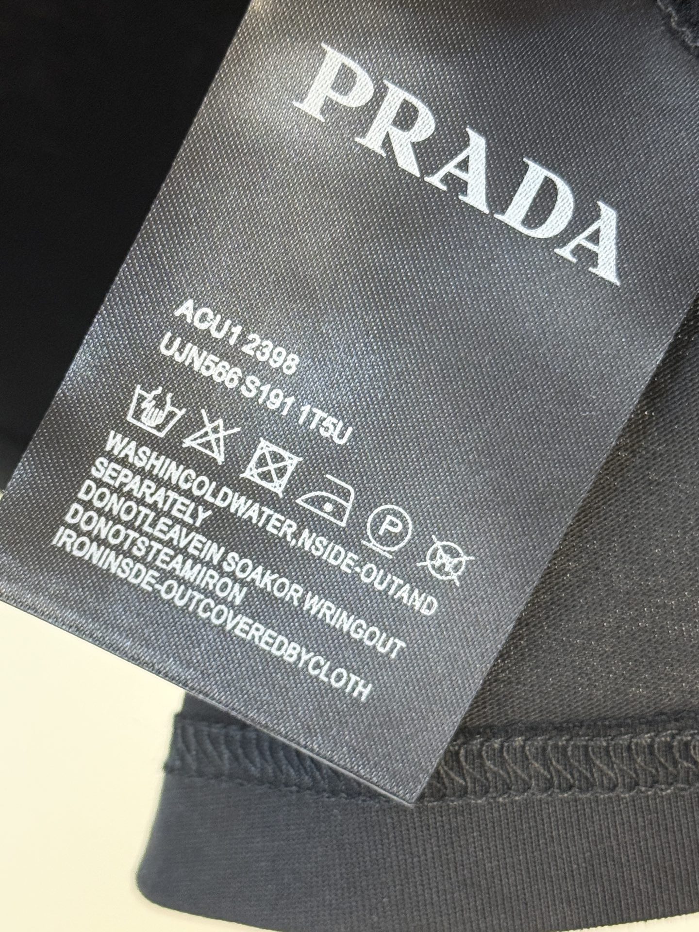 חולצת טי שרוול ארוך מבית Prada - נוחות וסגנון קלאסי 7 i1760292858238 1493 0 5