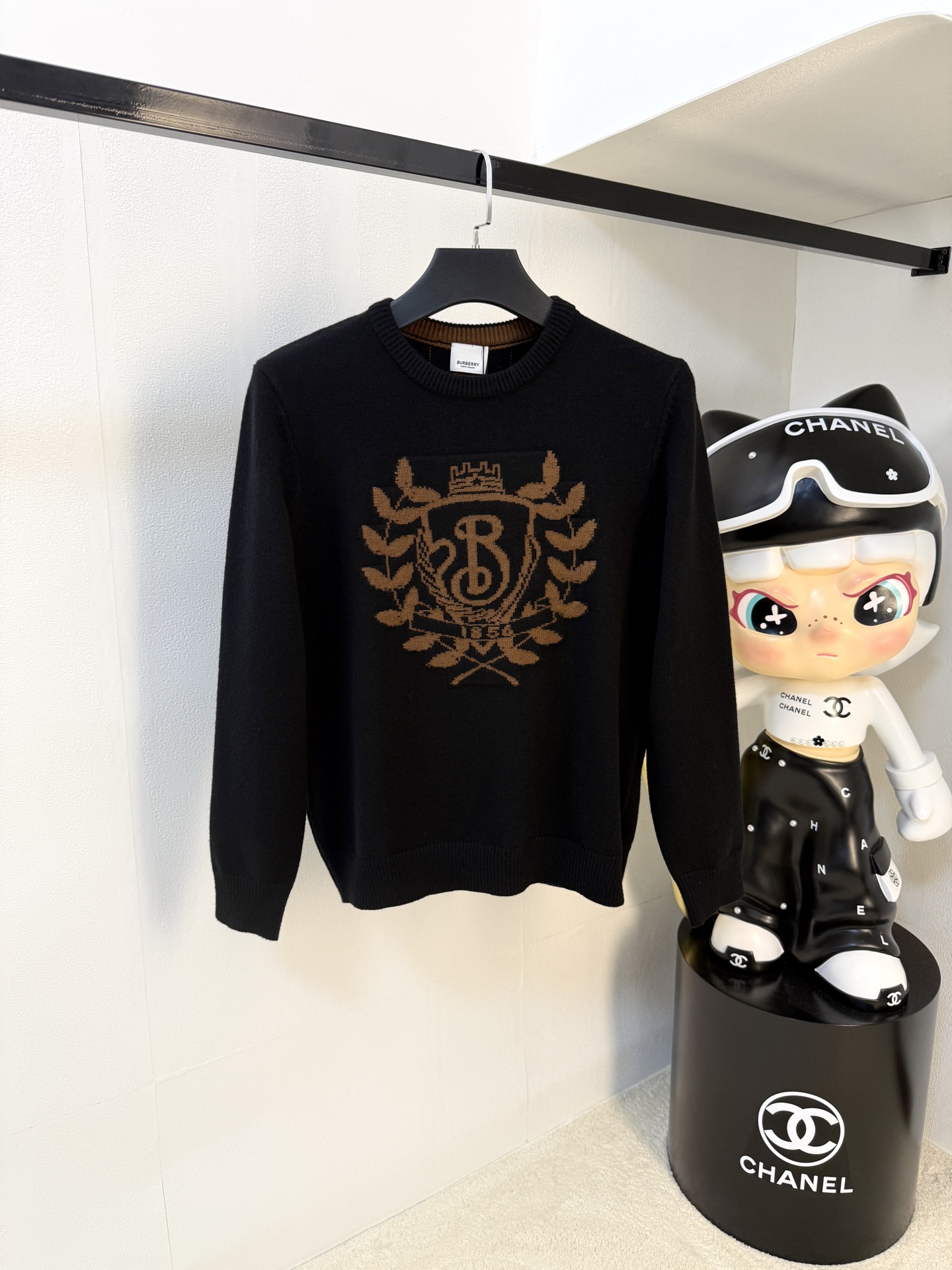 NO:572969,Burberry 25ss autumn and winter [new product] sweater is exclusively for sale, imported original technical wool worsted!  The fine knitting is integrated, and the color mixed weaving is purely handmade. The grade is extremely high, highlighting the taste and luxury of clothing. The craftsmanship is exquisite!  Customized original craftsmanship threaded upper body, extremely handsome, purchasing agent level counter, same style for men and women, size S-XL,,burberry,sweaters,alexander wang19860909巴宝莉25ss秋冬【新品】毛衣专供狠货,进口原版科技羊毛精纺！精细针织一体,色彩混织纯手工技艺呈现 档次极高,凸显衣着品味与奢华 工艺精湛！定制原版工艺螺纹上身帅到爆,代购级别专柜男女同款 码数S-XL,,burberry,sweaters,alexander wang,Men's clothing