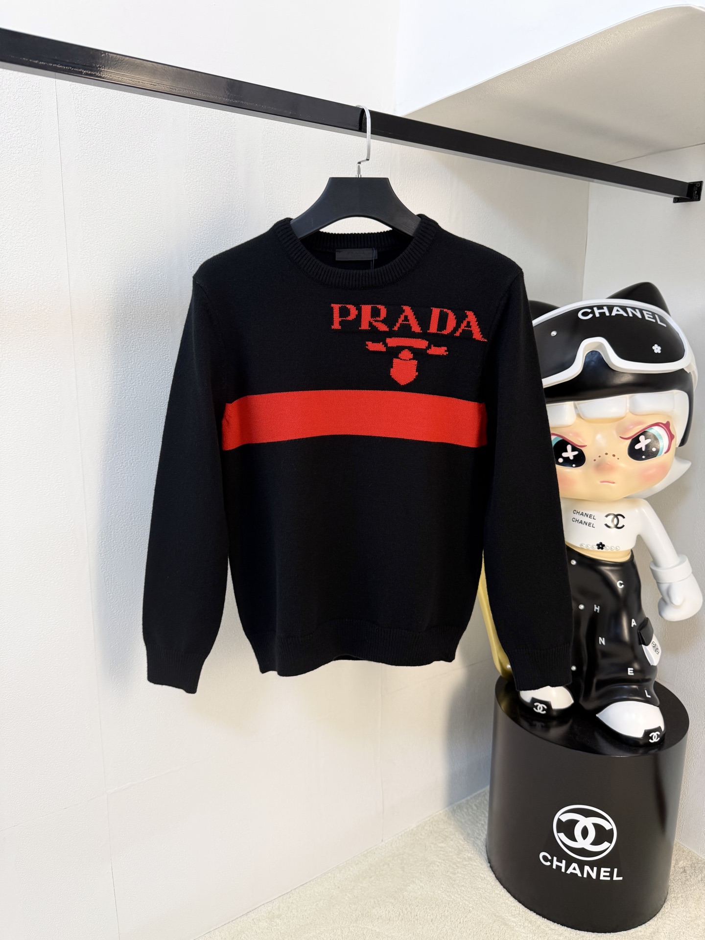 NO:572975,Prada 25ss Autumn and Winter [New Product] Sweater is exclusively for sale, imported original technical wool worsted!  The fine knitting is integrated, and the color mixed weaving is purely handmade. The grade is extremely high, highlighting the taste and luxury of clothing. The craftsmanship is exquisite!  Customized original craftsmanship threaded upper body, extremely handsome, purchasing agent level counter, same style for men and women, size S-XL, prada, sweaters, alexander wang19860909普拉达25ss秋冬【新品】毛衣专供狠货,进口原版科技羊毛精纺！精细针织一体,色彩混织纯手工技艺呈现 档次极高,凸显衣着品味与奢华 工艺精湛！定制原版工艺螺纹上身帅到爆,代购级别专柜男女同款 码数S-XL,,prada,sweaters,alexander wang,Men's clothing