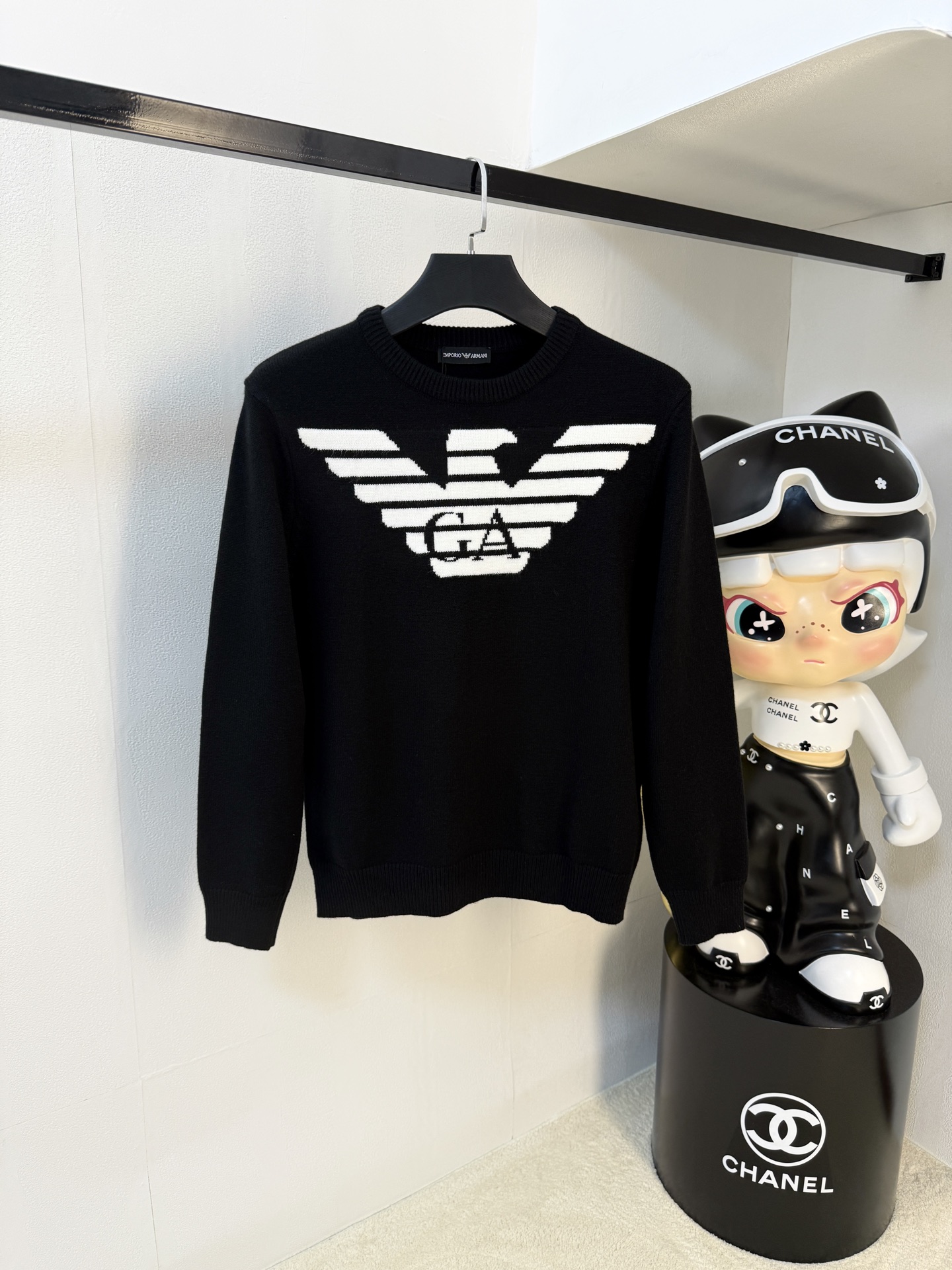 NO:572954,Armani 25ss Autumn and Winter [New Product] Sweater is exclusively for sale, imported original technical wool worsted!  The fine knitting is integrated, and the color mixed weaving is purely handmade. The grade is extremely high, highlighting the taste and luxury of clothing. The craftsmanship is exquisite!  Customized original craftsmanship threaded upper body, extremely handsome, purchasing agent level counter, same style for men and women, size S-XL, armani, sweaters, alexander wang19860909阿玛尼25ss秋冬【新品】毛衣专供狠货,进口原版科技羊毛精纺！精细针织一体,色彩混织纯手工技艺呈现 档次极高,凸显衣着品味与奢华 工艺精湛！定制原版工艺螺纹上身帅到爆,代购级别专柜男女同款 码数S-XL,,armani,sweaters,alexander wang,Men's clothing