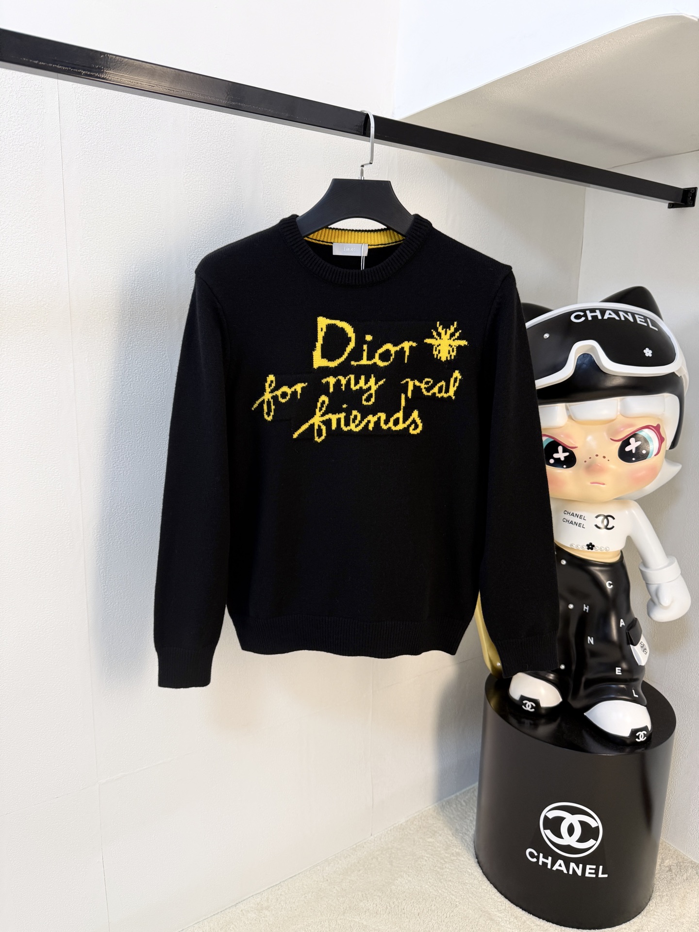 NO:572957,Dior 25ss autumn and winter [new product] sweater is exclusively for the toughest products, imported original technical wool worsted!  The fine knitting is integrated, and the color mixed weaving is purely handmade. The grade is extremely high, highlighting the taste and luxury of clothing. The craftsmanship is exquisite!  Customized original craftsmanship threaded upper body, so handsome, purchasing agent level counter, same style for men and women, size S-XL, dior, sweaters, alexander wang19860909迪奥25ss秋冬【新品】毛衣专供狠货,进口原版科技羊毛精纺！精细针织一体,色彩混织纯手工技艺呈现 档次极高,凸显衣着品味与奢华 工艺精湛！定制原版工艺螺纹上身帅到爆,代购级别专柜男女同款 码数S-XL,,dior,sweaters,alexander wang,Men's clothing