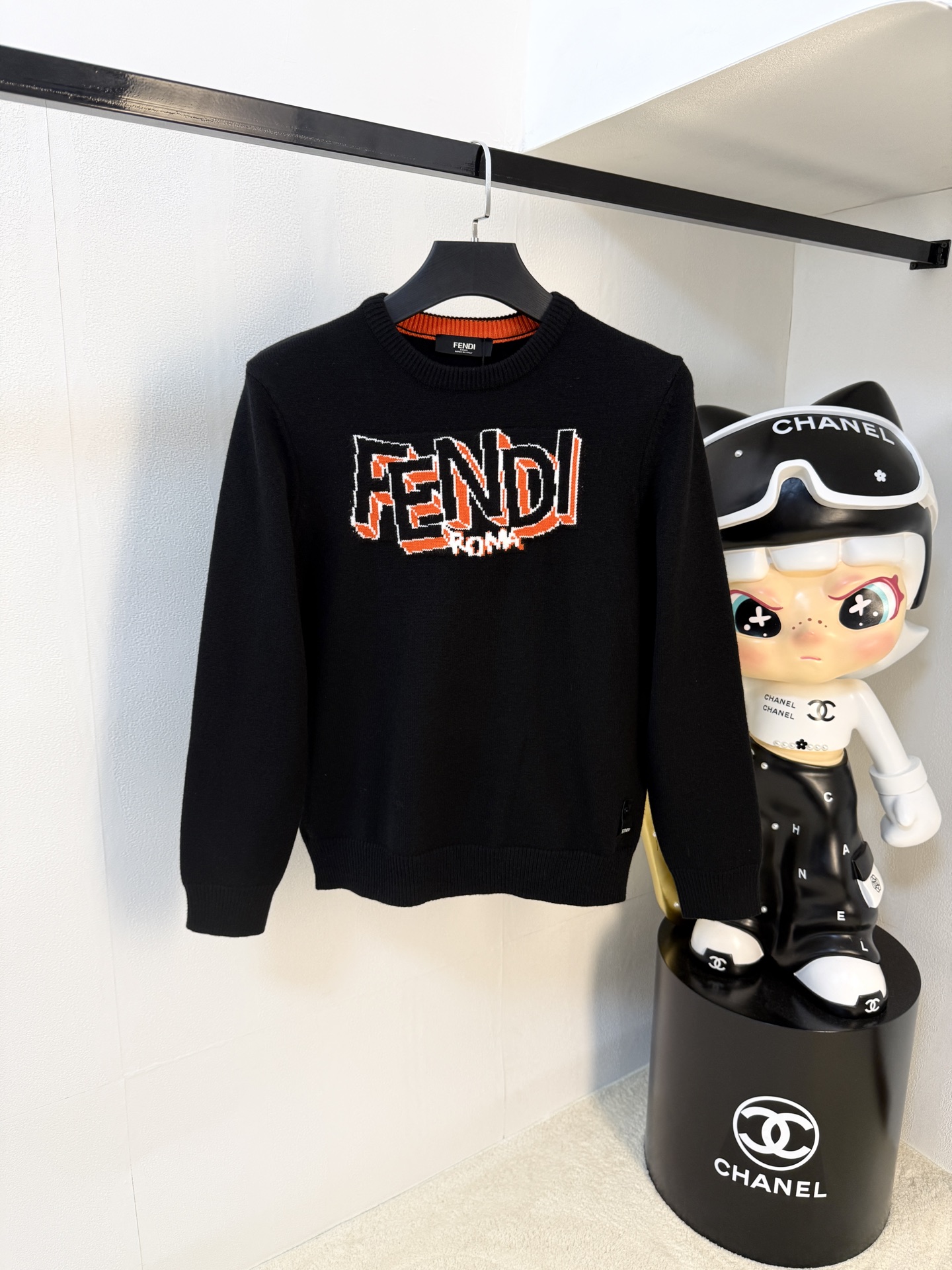 NO:572960,Fendi 25ss Autumn and Winter [New Product] Sweater is exclusively for sale, imported original technical wool worsted!  The fine knitting is integrated, and the color mixed weaving is purely handmade. The grade is extremely high, highlighting the taste and luxury of clothing. The craftsmanship is exquisite!  Customized original craftsmanship threaded upper body, extremely handsome, purchasing agent level counter, same style for men and women, size S-XL, fendi, sweaters, alexander wang19860909芬迪25ss秋冬【新品】毛衣专供狠货,进口原版科技羊毛精纺！精细针织一体,色彩混织纯手工技艺呈现 档次极高,凸显衣着品味与奢华 工艺精湛！定制原版工艺螺纹上身帅到爆,代购级别专柜男女同款 码数S-XL,,fendi,sweaters,alexander wang,Men's clothing