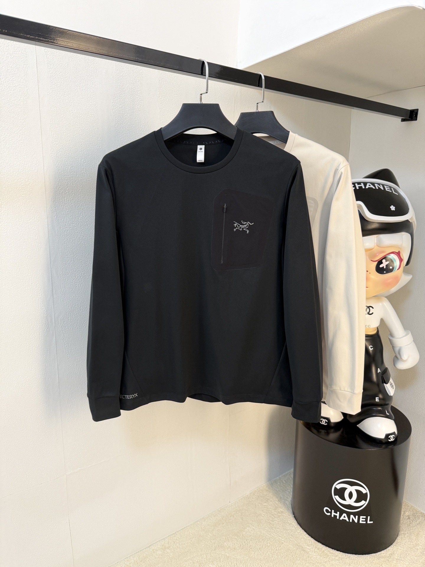 NO:612986,Kelong Autumn and Winter 25SS [New Product] New long-sleeved T-shirt polo, the highest version can be customized with high-end vermilion fabric, simple and fashionable style, the color-blocked threads are super beautiful!  Simple and elegant style with classic logo!  Full of high-end sense, can be worn in all seasons. Simple European style official website is selling sizes M-3XL, tees, t-shirts, alexander wang19860909可隆秋冬25SS【新品】新款长袖T恤polo,最高版本客供定制高端朱地面料简单时尚款,拼色螺纹超级好看！经典logo简单大方的款式！满满的高级感,四季可穿.简欧风格官网在售码数M-3XL,,tees，t-shirt,alexander wang,Men's clothing