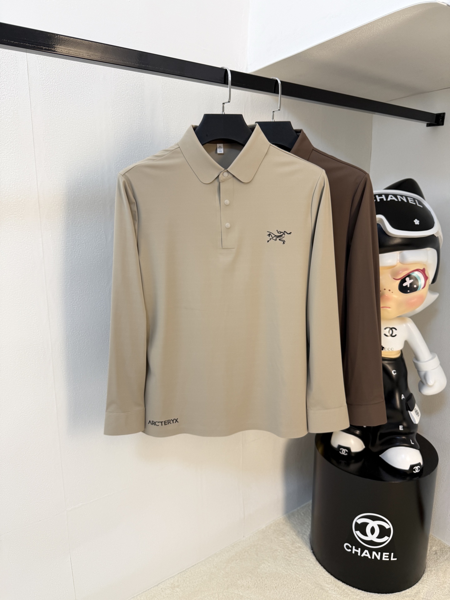 NO:613015,Archaeopteryx Autumn and Winter 25SS [New Product] New long-sleeved T-shirt polo, the highest version can be customized with high-end vermilion fabric, simple and fashionable style, the color-blocked threads are super beautiful!  Simple and elegant style with classic logo!  Full of high-end feel, can be worn in all seasons. Simple European style official website is selling sizes M-3XL, arc'teryx, tees, t-shirt, alexander wang19860909始祖鸟秋冬25SS【新品】新款长袖T恤polo,最高版本客供定制高端朱地面料简单时尚款,拼色螺纹超级好看！经典logo简单大方的款式！满满的高级感,四季可穿.简欧风格官网在售码数M-3XL,arc'teryx,tees，t-shirt,alexander wang,Men's clothing