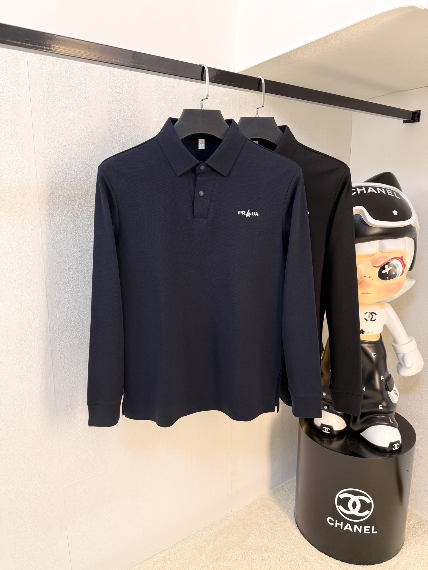 NO:613031,Prada Autumn and Winter 25SS [New Product] New long-sleeved T-shirt polo, the highest version can be customized with high-end rhubarb fabric, simple and fashionable style, the color-blocked threads are super beautiful!  Simple and elegant style with classic logo!  Full of high-end sense, can be worn in all seasons. Simple European style official website is selling sizes M-3XL, prada, tees, t-shirt, alexander wang19860909普拉达秋冬25SS【新品】新款长袖T恤polo,最高版本客供定制高端朱地面料简单时尚款,拼色螺纹超级好看！经典logo简单大方的款式！满满的高级感,四季可穿.简欧风格官网在售码数M-3XL,,prada,tees，t-shirt,alexander wang,Men's clothing