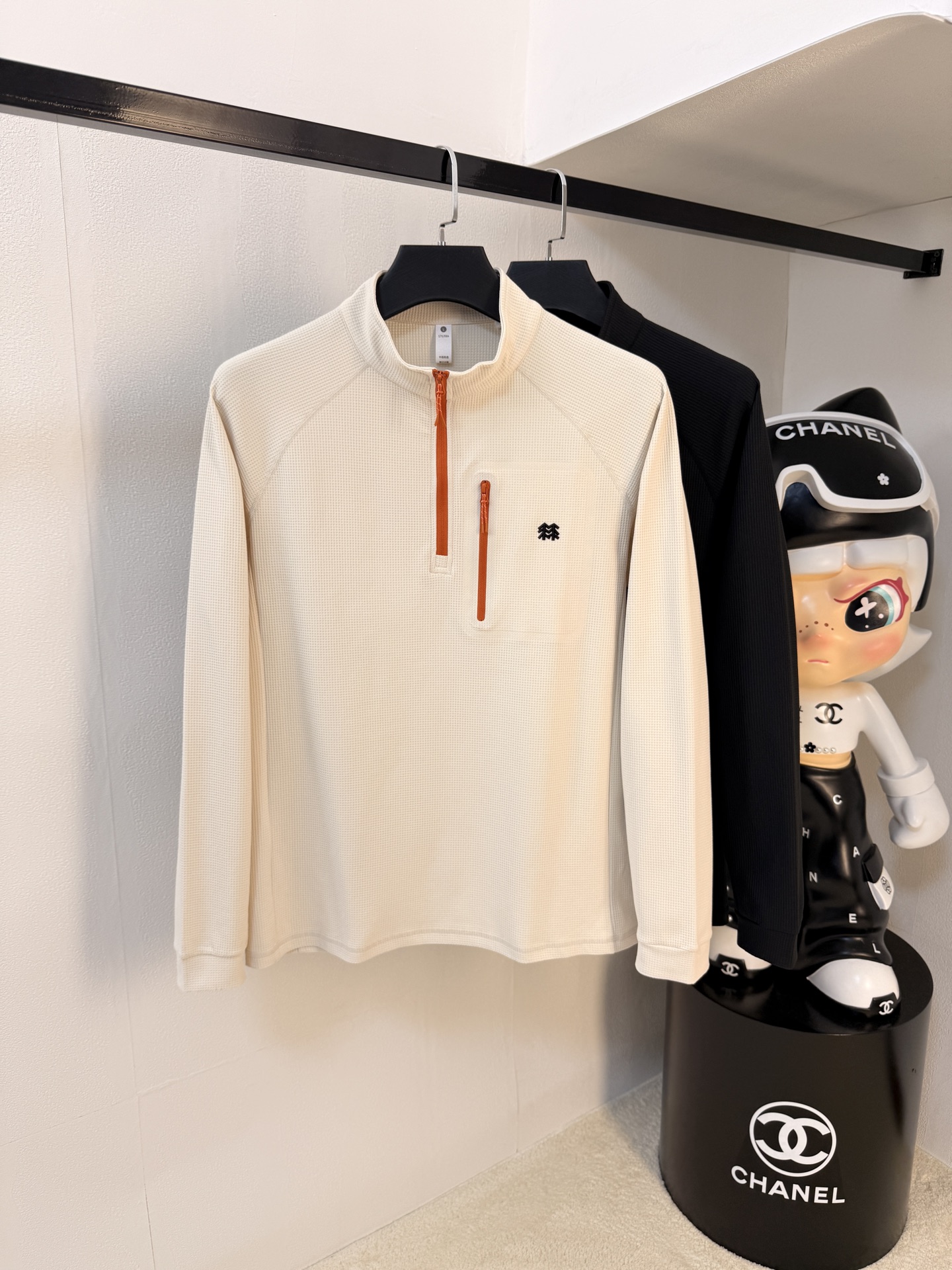 NO:613035,Kelong Autumn and Winter 25SS [New Product] New long-sleeved T-shirt polo, the highest version can be customized with high-end vermilion fabric, simple and fashionable style, the color-blocked threads are super beautiful!  Simple and elegant style with classic logo!  Full of high-end sense, can be worn in all seasons. Simple European style official website is selling sizes M-3XL, tees, t-shirts, alexander wang19860909可隆秋冬25SS【新品】新款长袖T恤polo,最高版本客供定制高端朱地面料简单时尚款,拼色螺纹超级好看！经典logo简单大方的款式！满满的高级感,四季可穿.简欧风格官网在售码数M-3XL,,tees，t-shirt,alexander wang,Men's clothing