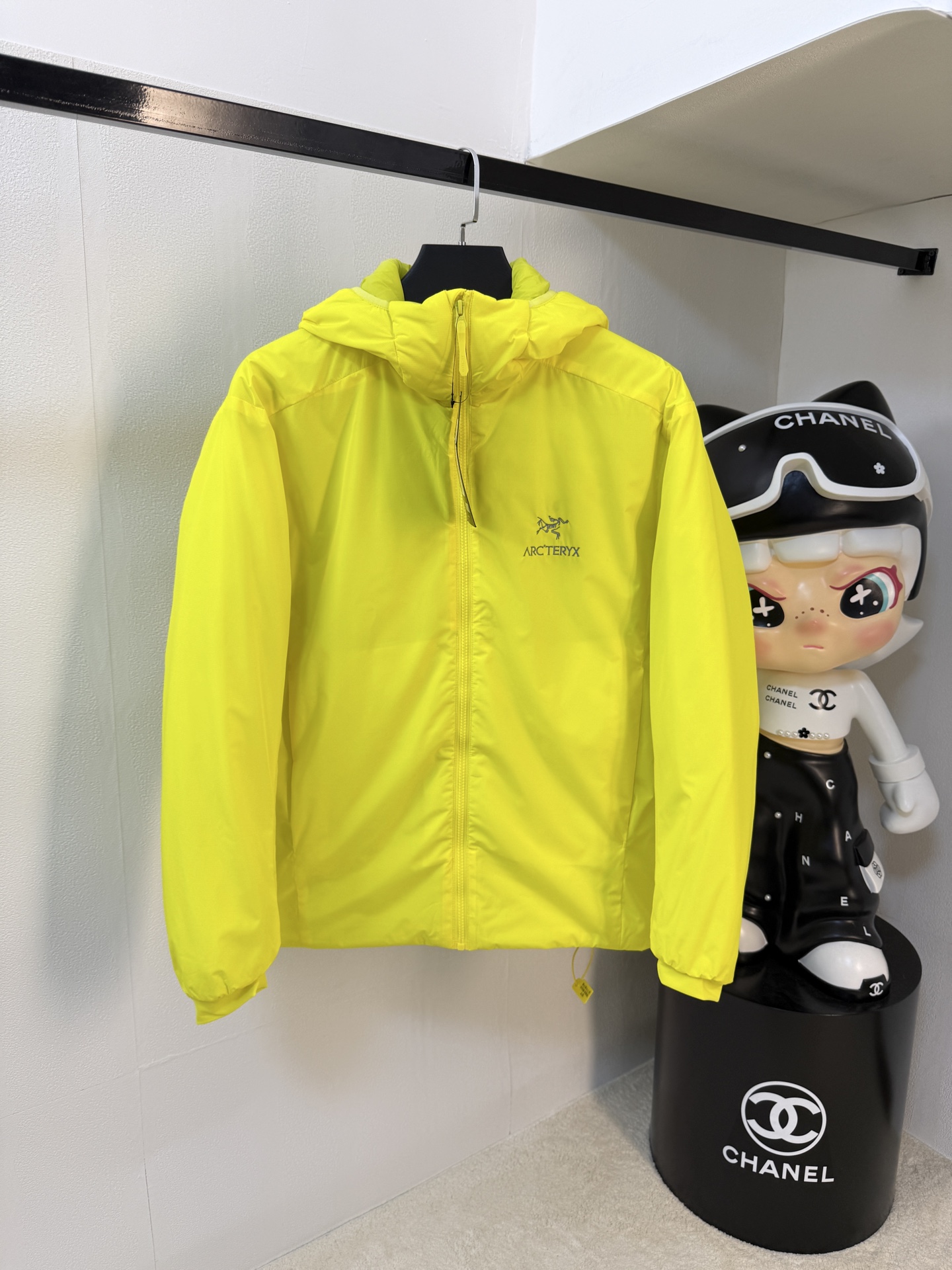 NO:595008,Arc'teryx Cotton Clothes 25ss Early Autumn [New Product] New Casual Cotton Clothes Jacket at the Autumn and Winter Counter!  Ultra-avant-garde design style, delicate and comfortable, very light to wear and not easy to wrinkle. Multiple craftsmanship. The overall design is quite visual. The upper body is casual and stylish, with a certain degree of stiffness. It is definitely at the forefront of fashion. It is recommended for urban leisure. Size S-2XL, arc'teryx, jackets & coats, alexander wang19860909始祖鸟棉服25ss早秋【新品】秋冬专柜新款休闲棉服外套！超前卫设计风格 细腻舒适 穿着非常轻便不易起皱.多重重工艺 整体的设计颇具视觉感,上身休闲有型,有一定的挺括度,绝对走在时尚最尖端的气质感推荐,都市休闲必备.码数S-2XL,arc'teryx,jackets & coats,alexander wang,Men's clothing