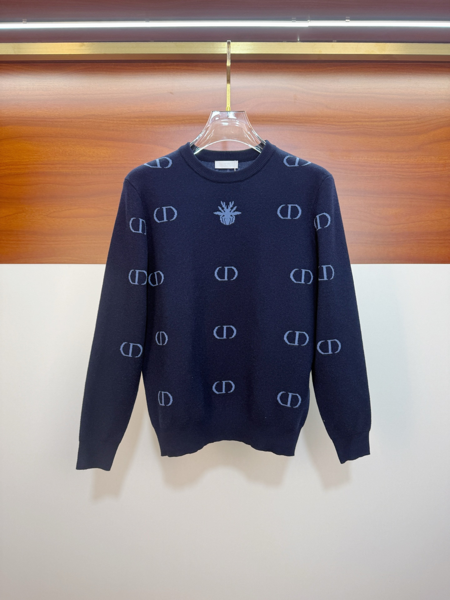 NO:601864,Dior 25ss autumn and winter [new product] sweater is exclusively for the toughest products, imported original technical wool worsted!  The fine knitting is integrated, and the color mixed weaving is purely handmade. The grade is extremely high, highlighting the taste and luxury of clothing. The craftsmanship is exquisite!  Customized original craftsmanship threaded upper body, so handsome, purchasing agent level counter, same style for men and women, size S-XL, dior, sweaters, alexander wang19860909迪奥25ss秋冬【新品】毛衣专供狠货,进口原版科技羊毛精纺！精细针织一体,色彩混织纯手工技艺呈现 档次极高,凸显衣着品味与奢华 工艺精湛！定制原版工艺螺纹上身帅到爆,代购级别专柜男女同款 码数S-XL,,dior,sweaters,alexander wang,Men's clothing