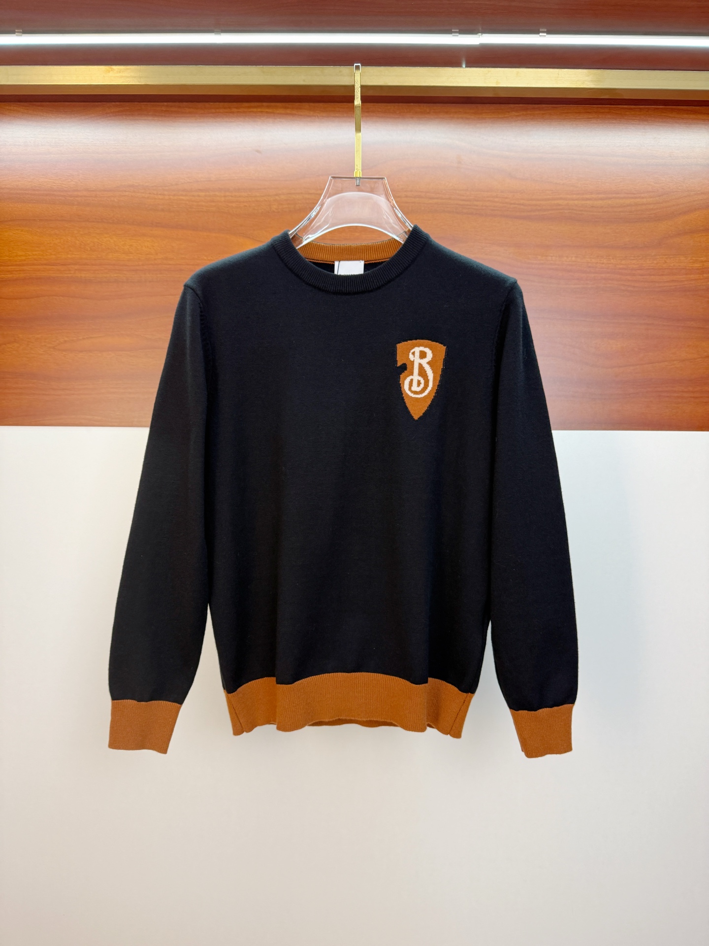 NO:601865,Burberry 25ss autumn and winter [new product] sweater is exclusively for sale, imported original technical wool worsted!  The fine knitting is integrated, and the color mixed weaving is purely handmade. The grade is extremely high, highlighting the taste and luxury of clothing. The craftsmanship is exquisite!  Customized original craftsmanship threaded upper body, extremely handsome, purchasing agent level counter, same style for men and women, size S-XL,,burberry,sweaters,alexander wang19860909巴宝莉25ss秋冬【新品】毛衣专供狠货,进口原版科技羊毛精纺！精细针织一体,色彩混织纯手工技艺呈现 档次极高,凸显衣着品味与奢华 工艺精湛！定制原版工艺螺纹上身帅到爆,代购级别专柜男女同款 码数S-XL,,burberry,sweaters,alexander wang,Men's clothing