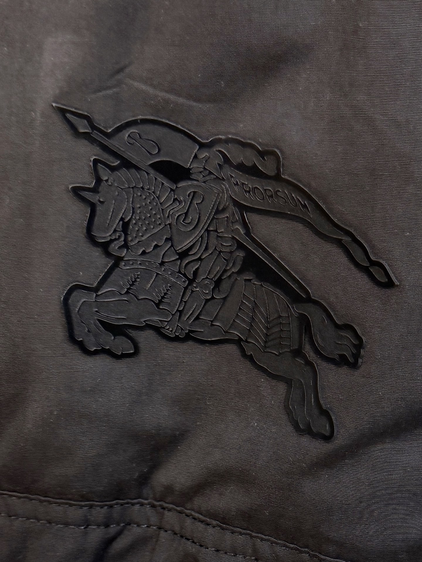 P巴宝莉棉服25ss早秋【新品】秋冬专柜新款休闲棉服外套！超前卫设计风格 细腻舒适 穿着非常轻便不易起皱